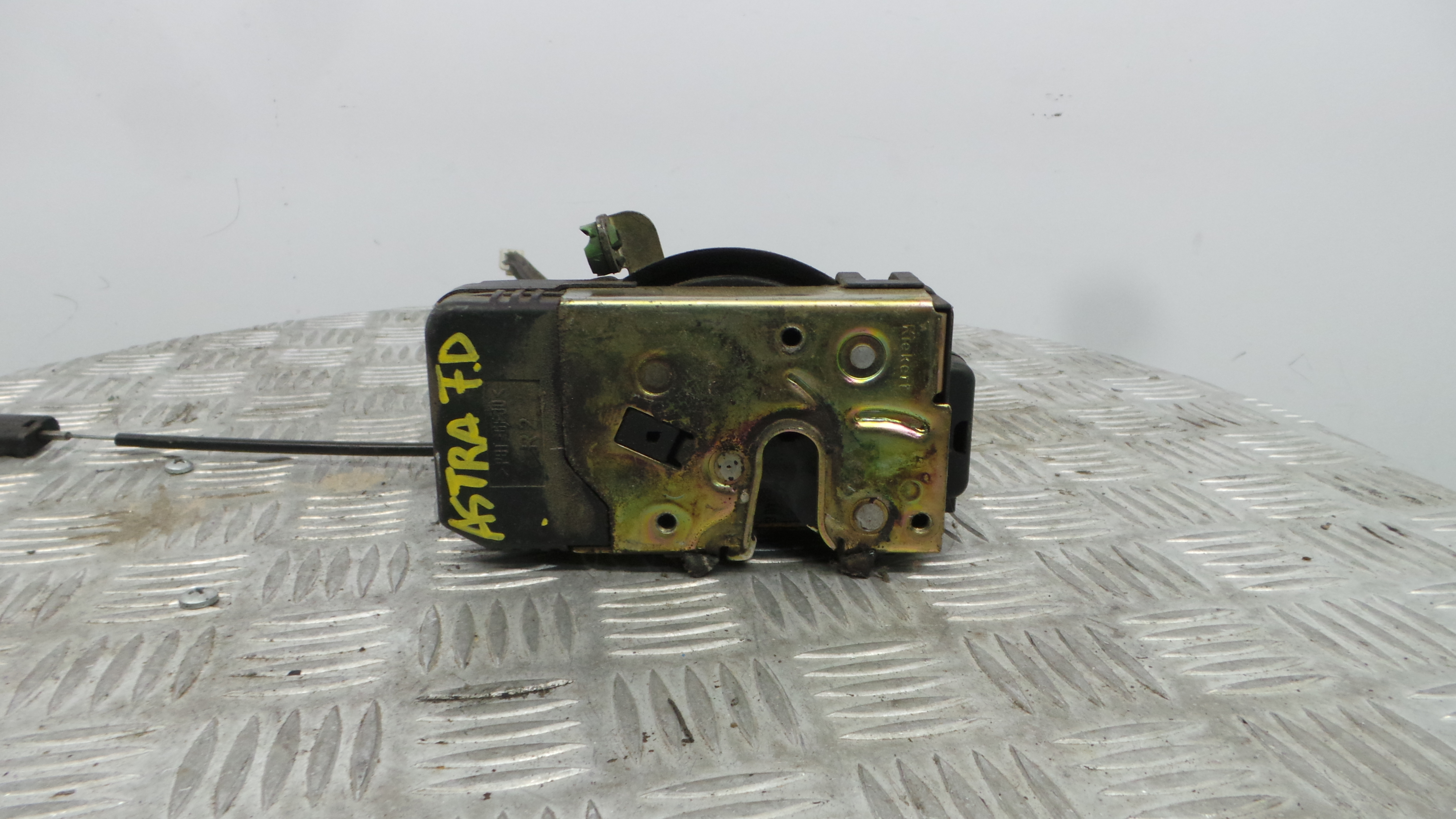 Fecho da Porta Frente Dto 90561154 - OPEL ASTRA G Combi (T98)-36598265 Fecho da Porta Frente Dto 90561154 - OPEL ASTRA G Combi (T98)-36598265