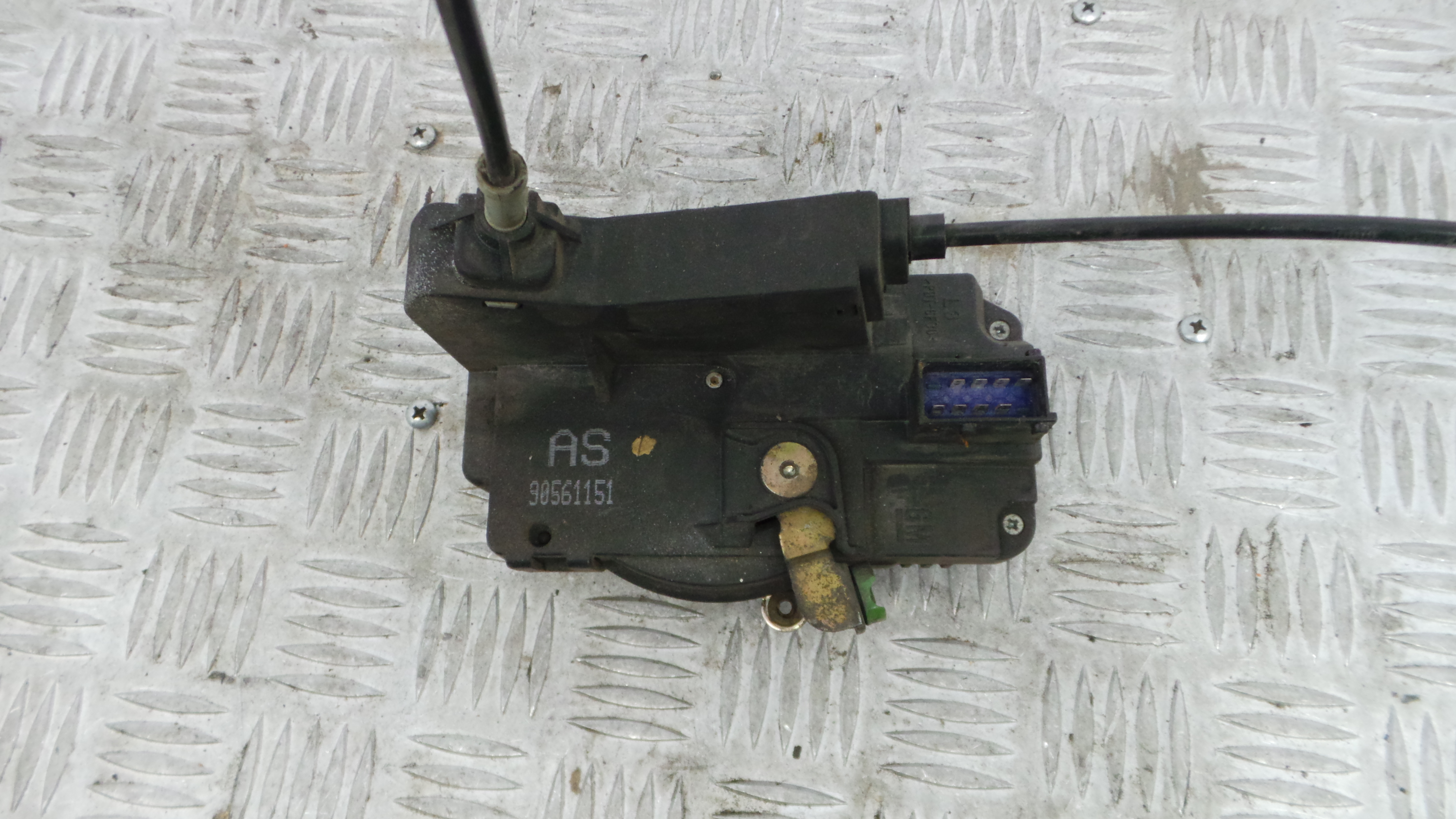 Fecho da Porta Frente Esq 90561151 - OPEL ASTRA G Combi (T98)-36598269