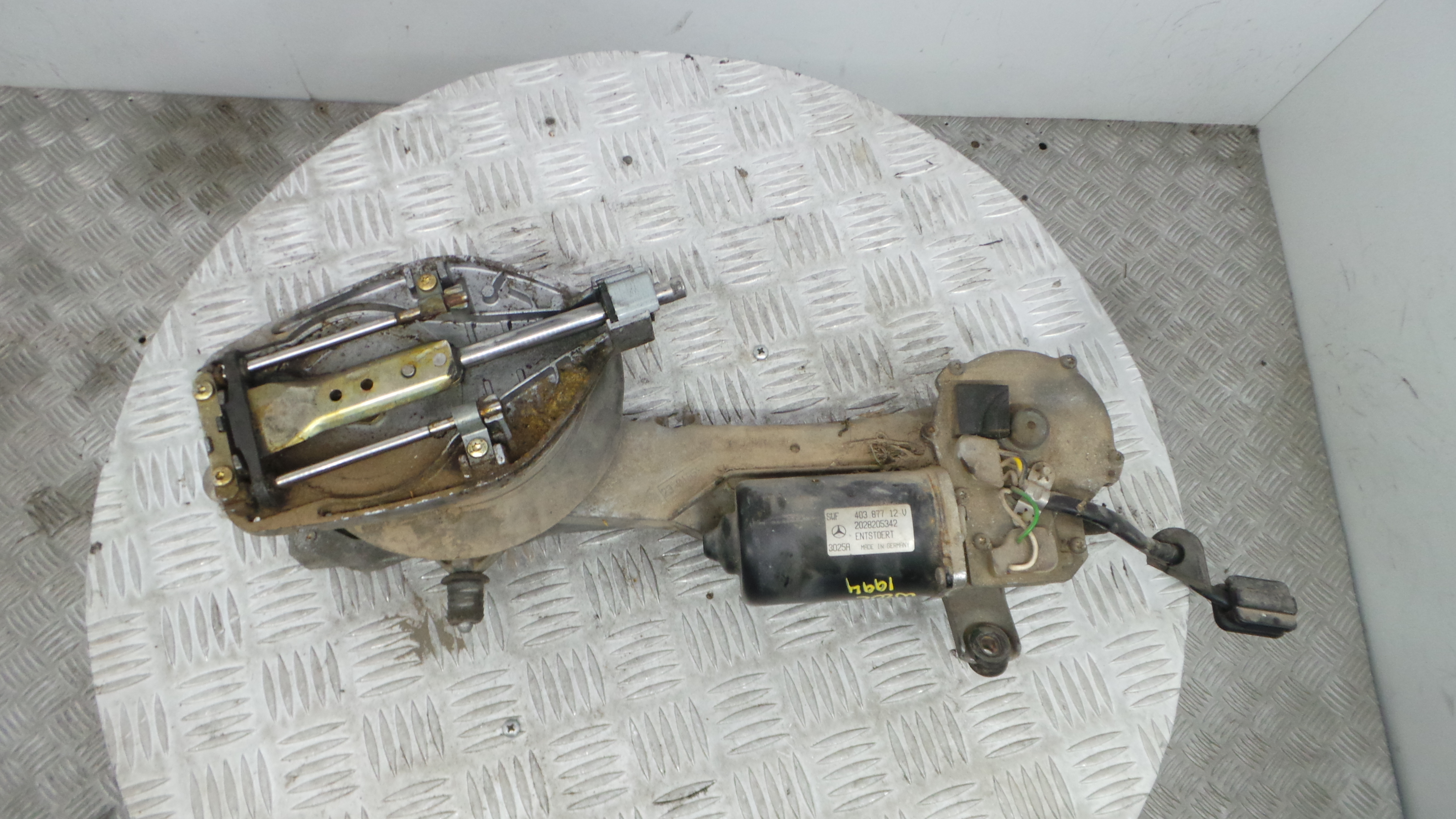 Motor Limpa Vidros Frente  2028200842 - MERCEDES-BENZ C-CLASS (W202)-36598298