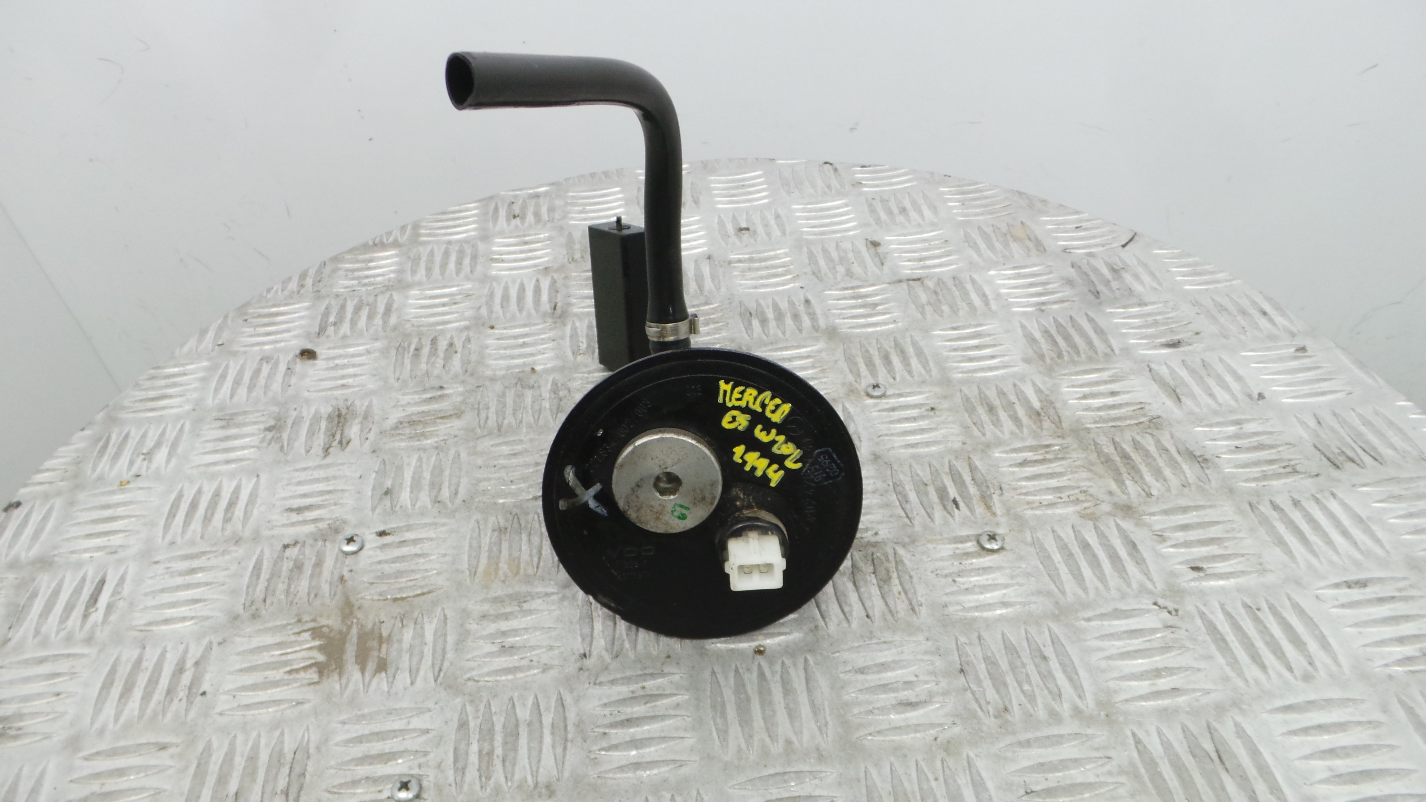 Boia do Combustível 2024700641 - MERCEDES-BENZ C-CLASS (W202)-36598311