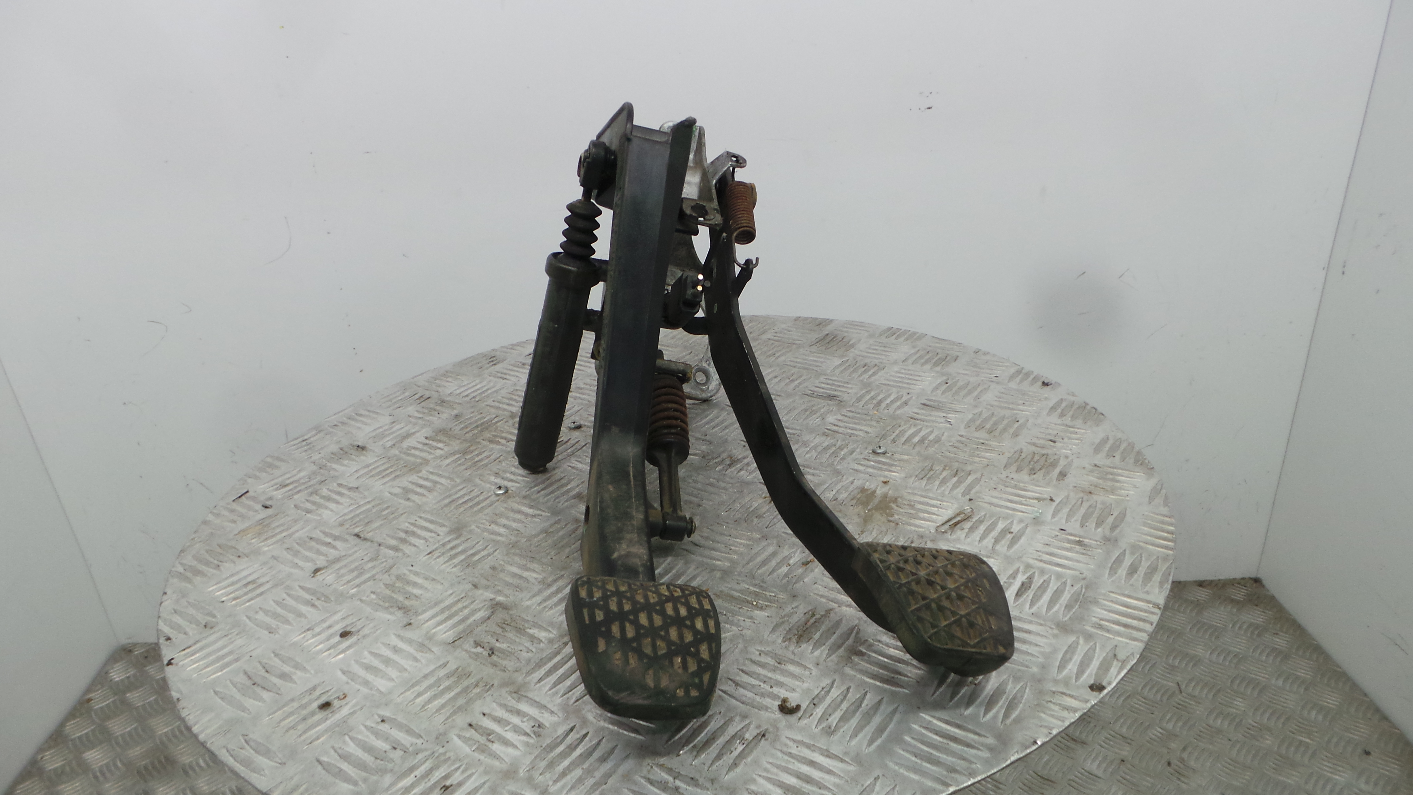 Pedal do Travão 2102900219 - MERCEDES-BENZ C-CLASS (W202)-36598329