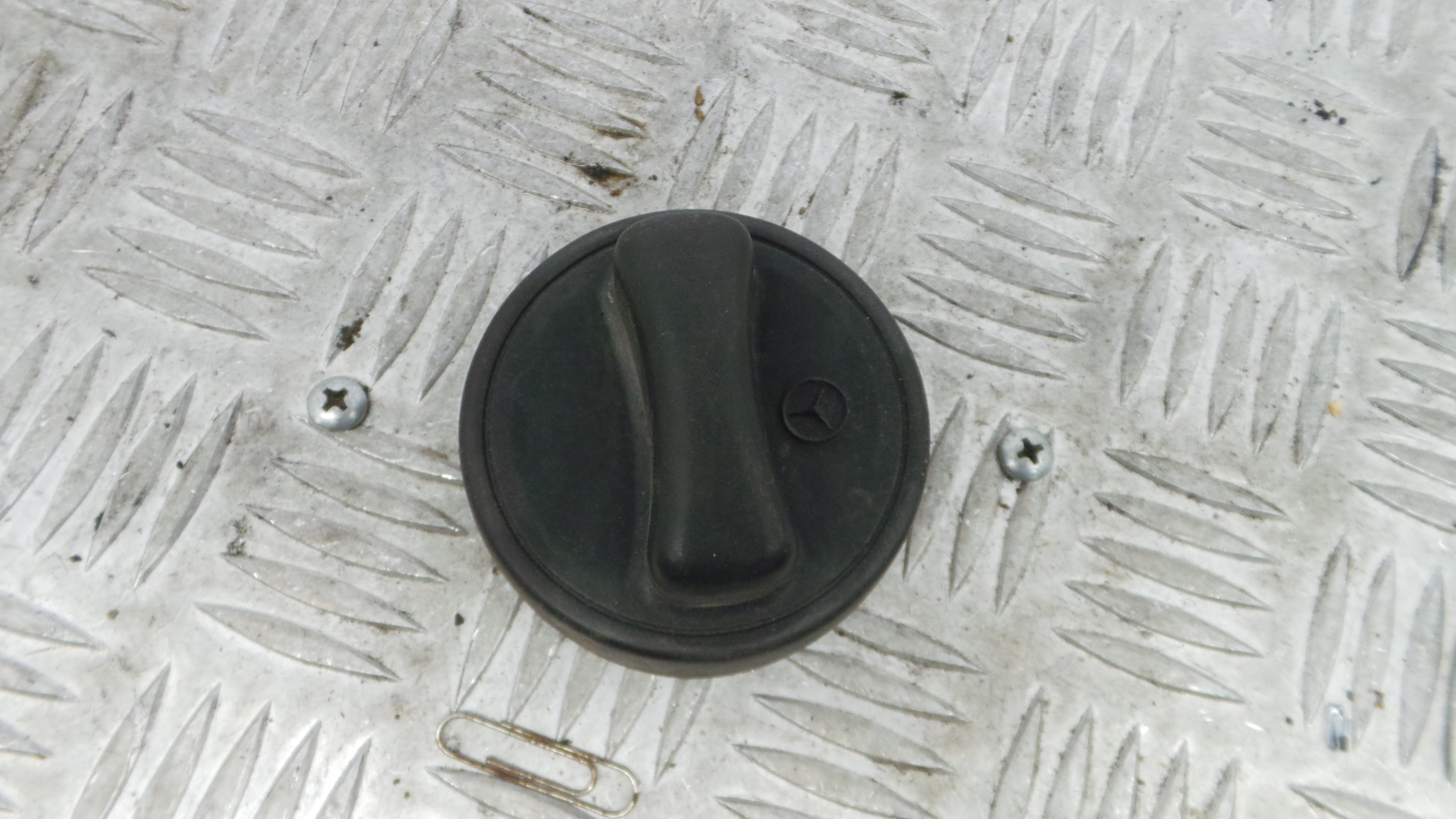 Tampão de Combustivel  1404700005 - MERCEDES-BENZ C-CLASS (W202)-36598375