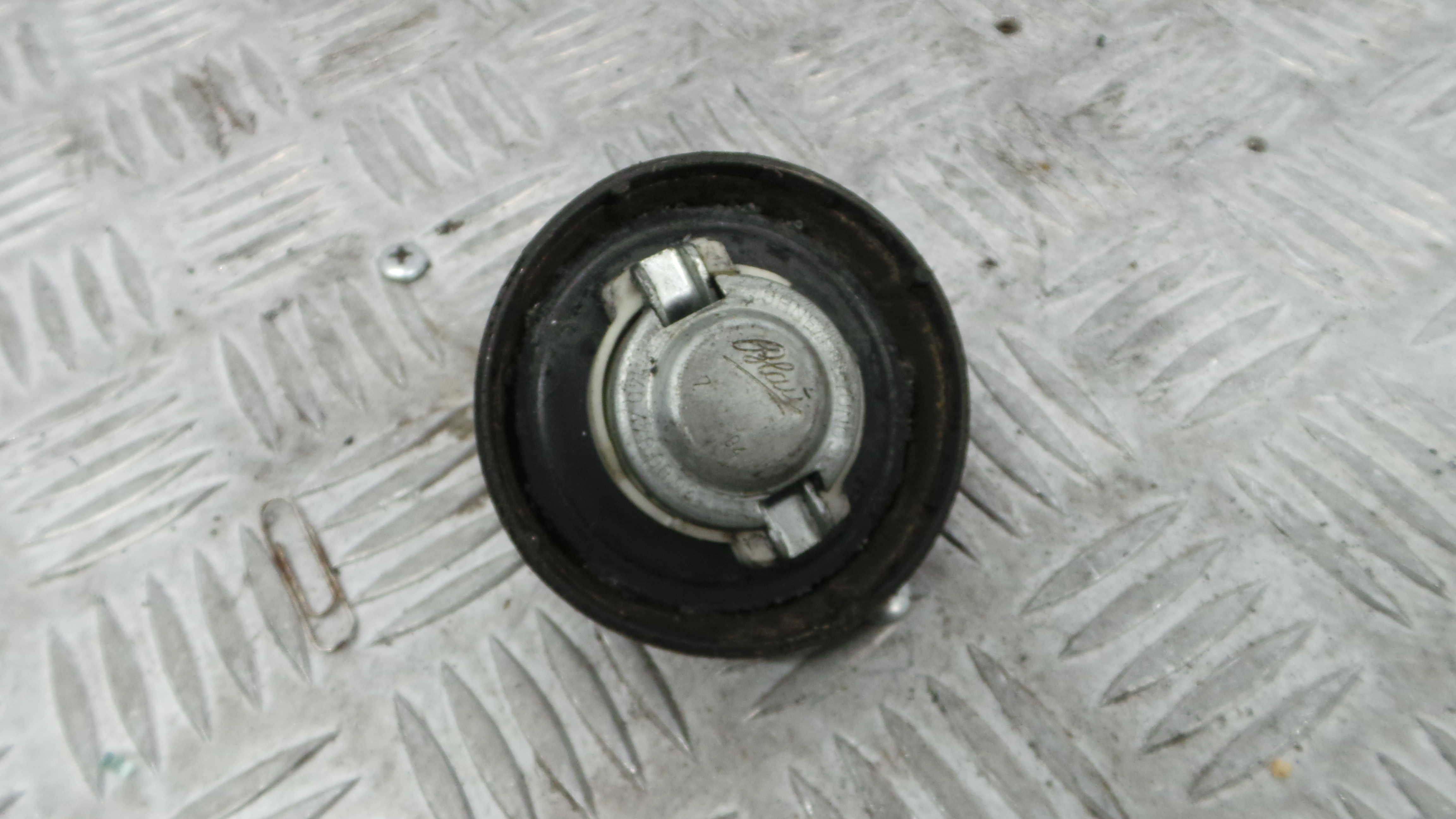 Tampão de Combustivel  1404700005 - MERCEDES-BENZ C-CLASS (W202)-36598375