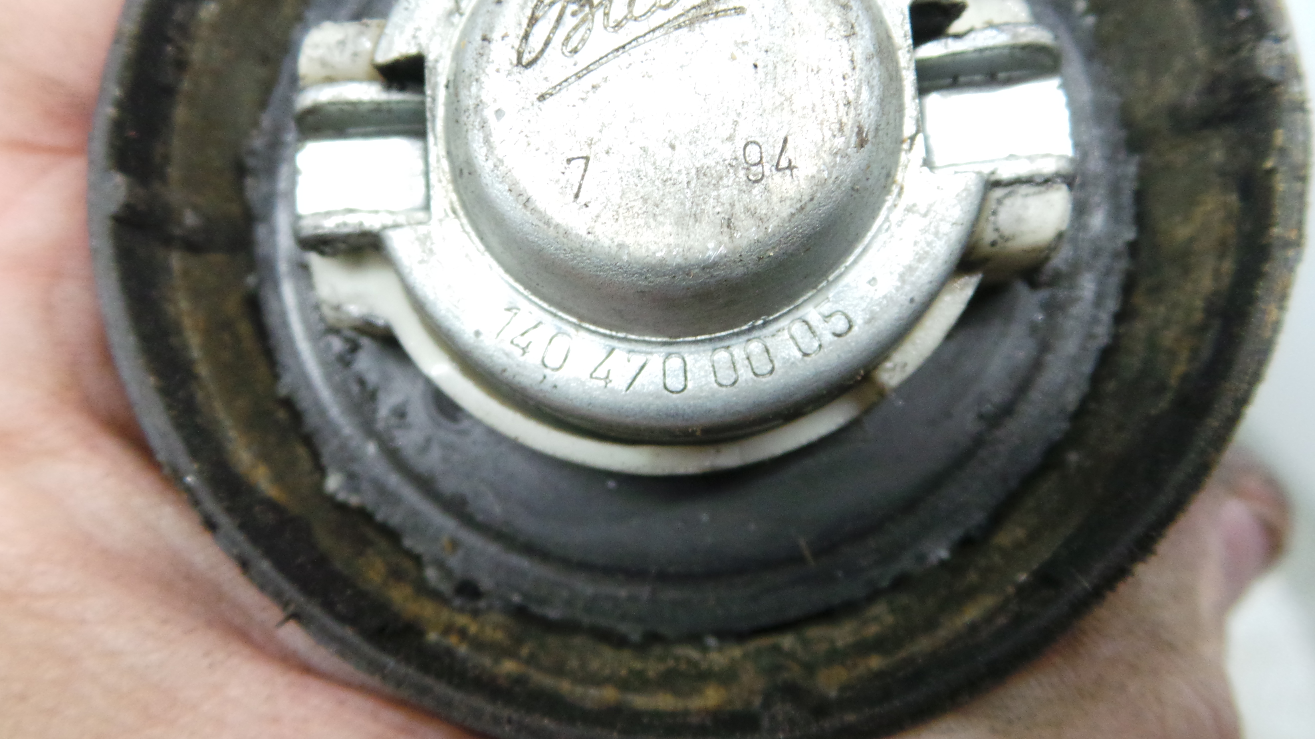 Tampão de Combustivel  1404700005 - MERCEDES-BENZ C-CLASS (W202)-36598375