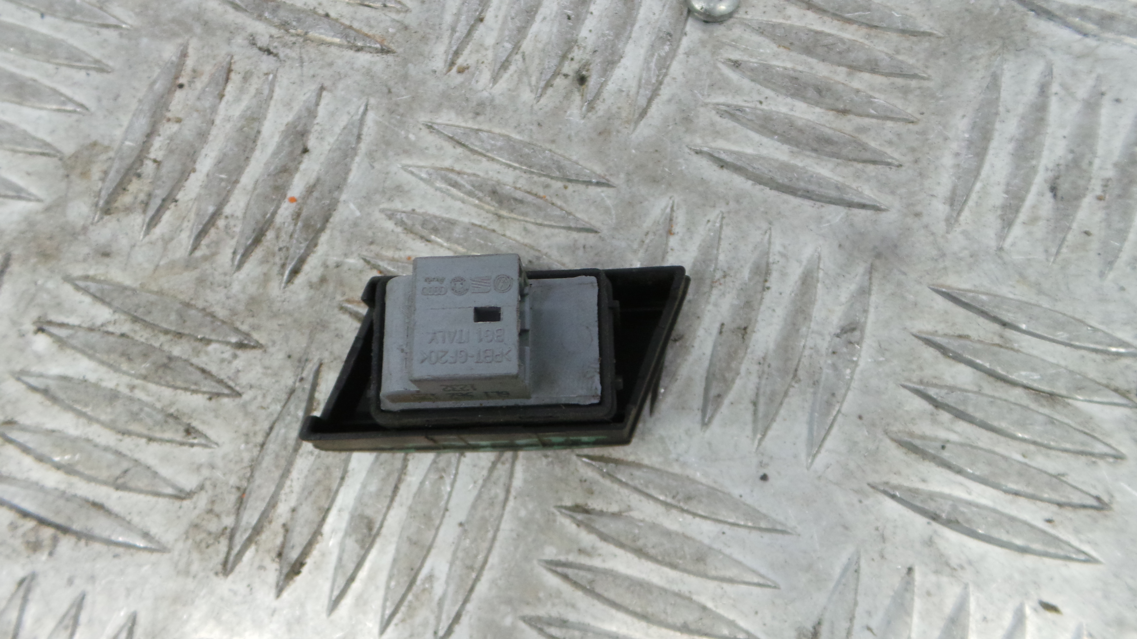 	Interruptor / Comando Fecho Central 6L1962125 - SEAT IBIZA III (6L1), IBIZA Mk III (6L1)-36598981