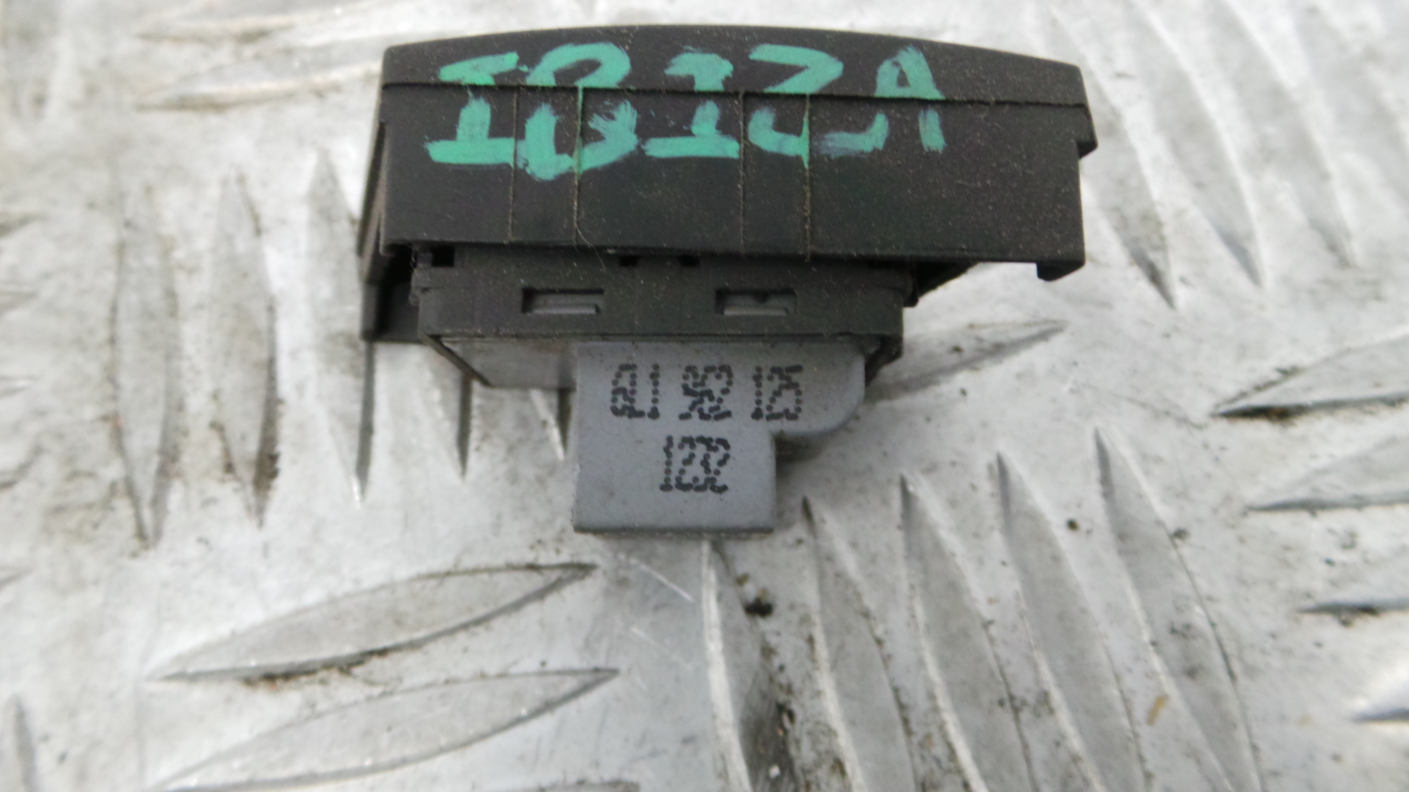 	Interruptor / Comando Fecho Central 6L1962125 - SEAT IBIZA III (6L1), IBIZA Mk III (6L1)-36598981