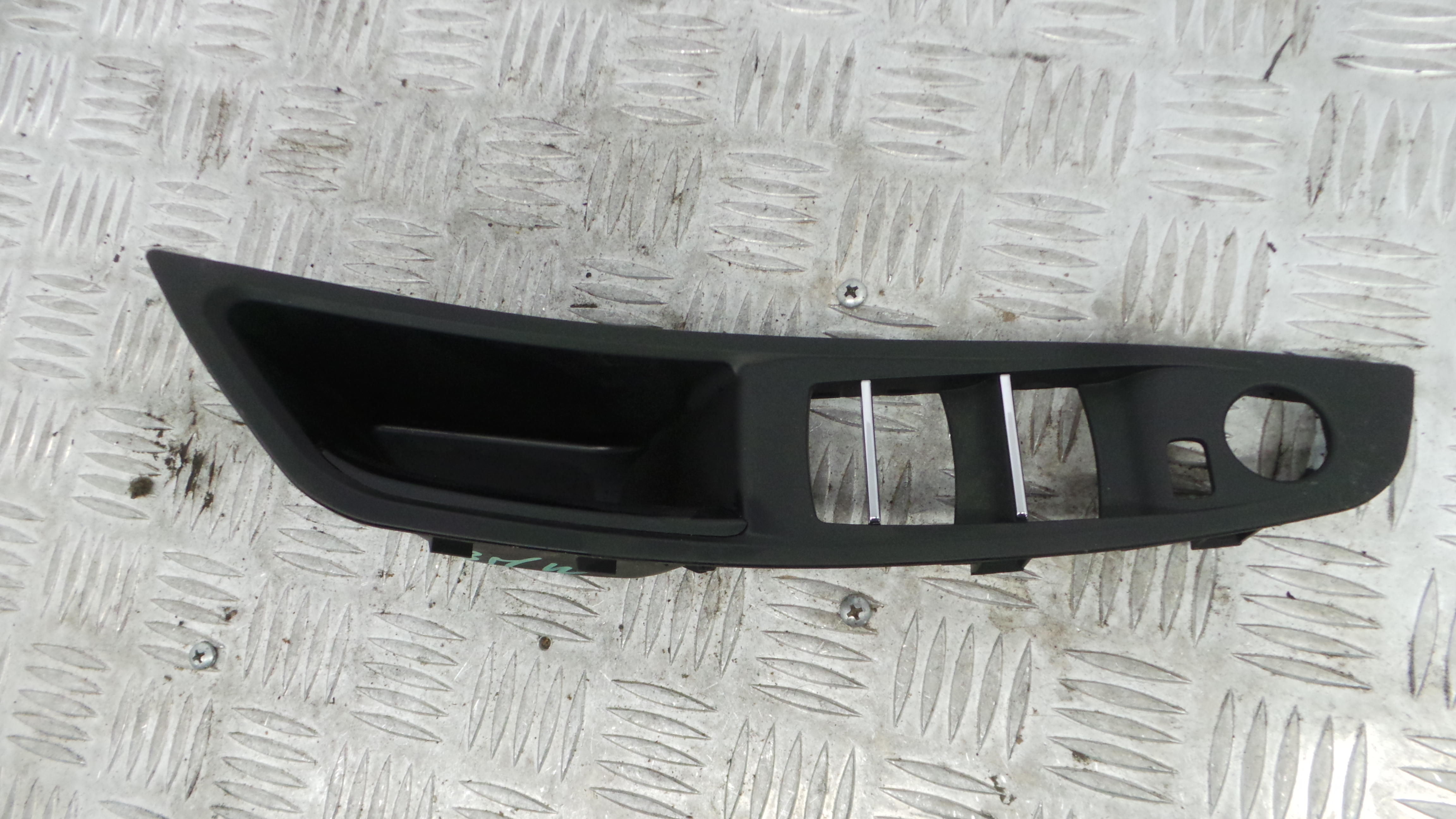 Puxador Interior Frente Esquerdo  - BMW 5 (F10)-36610373