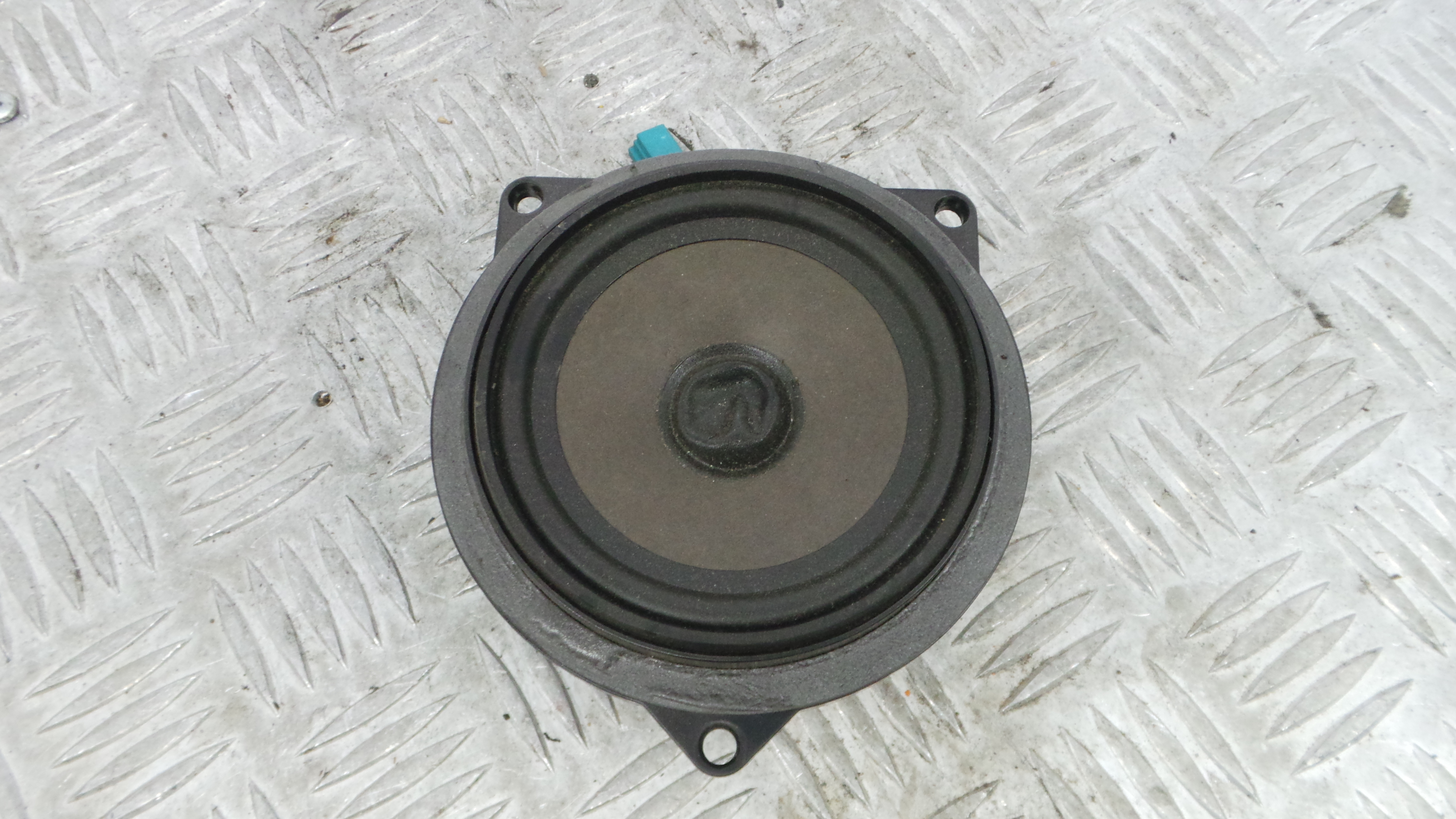 Colunas de Som 65.12-4151736-01 - BMW 3 (E90)-36599018 Colunas de Som 65.12-4151736-01 - BMW 3 (E90)-36599018