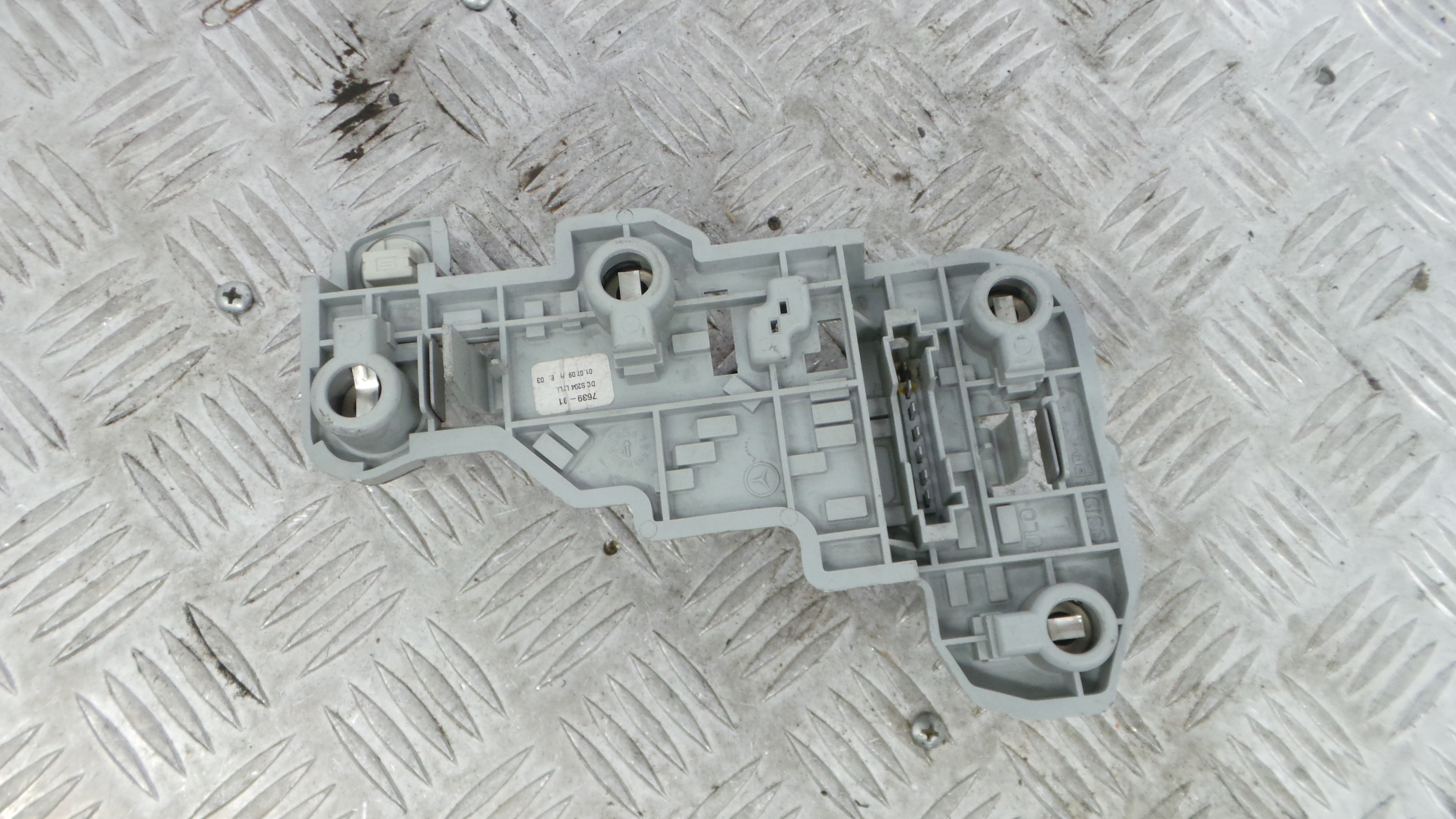Suporte Lampadas Tras Esquerdo A2048201877 - MERCEDES-BENZ C-CLASS T-Model (S204)-36599064