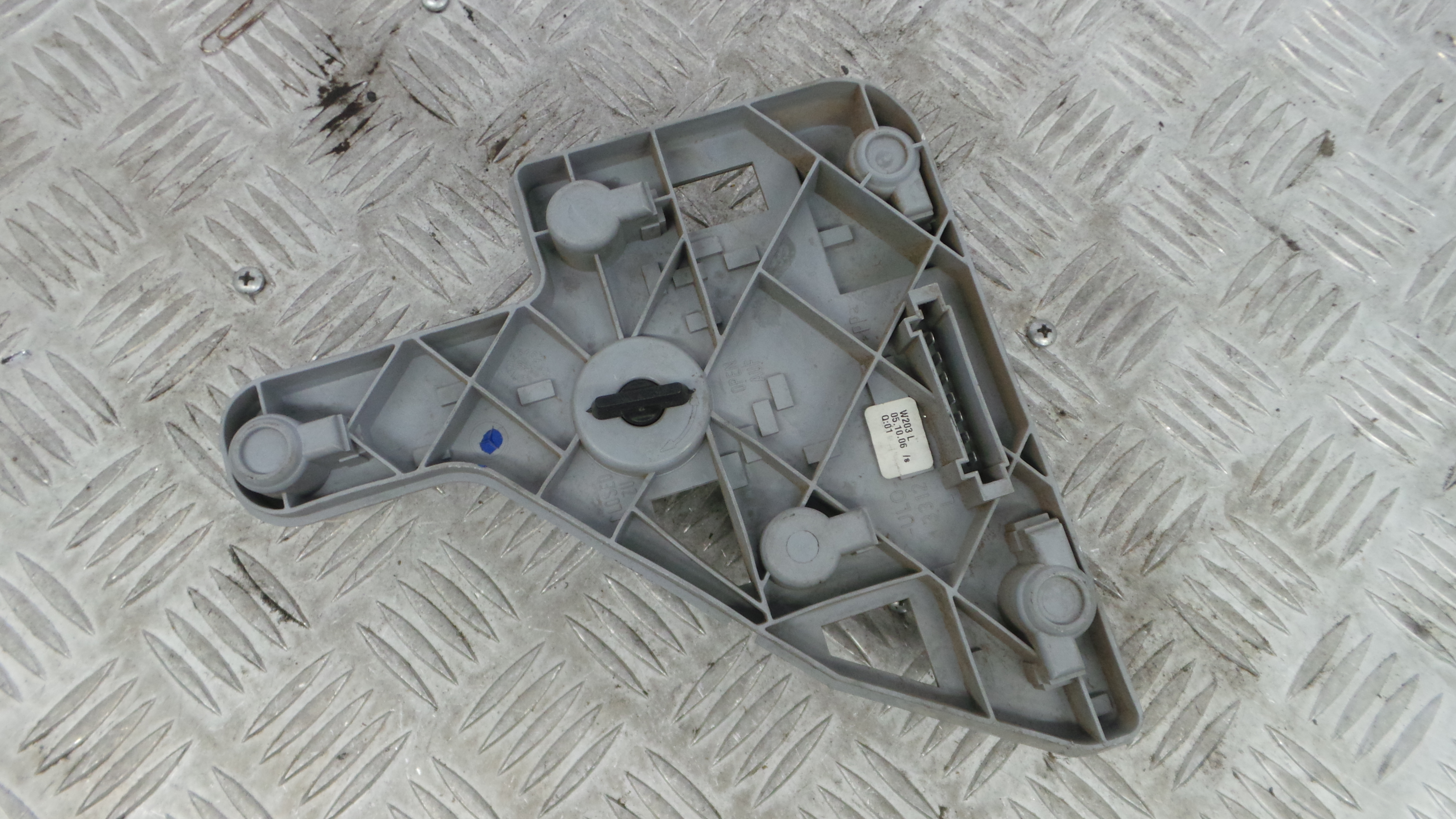 Suporte Lampadas Tras Esquerdo A2038200777 - MERCEDES-BENZ C-CLASS (W203)-36599067