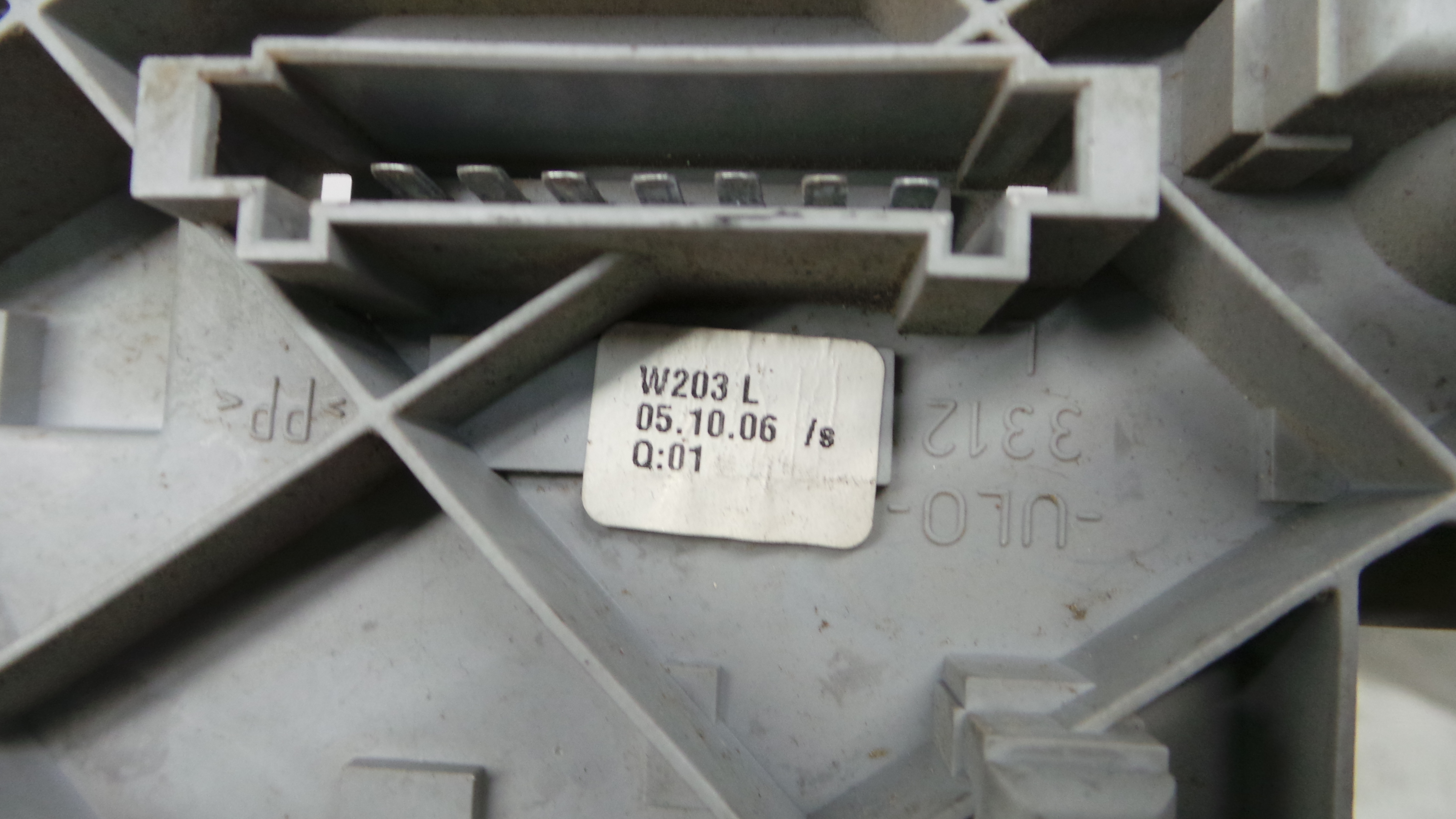 Suporte Lampadas Tras Esquerdo A2038200777 - MERCEDES-BENZ C-CLASS (W203)-36599067