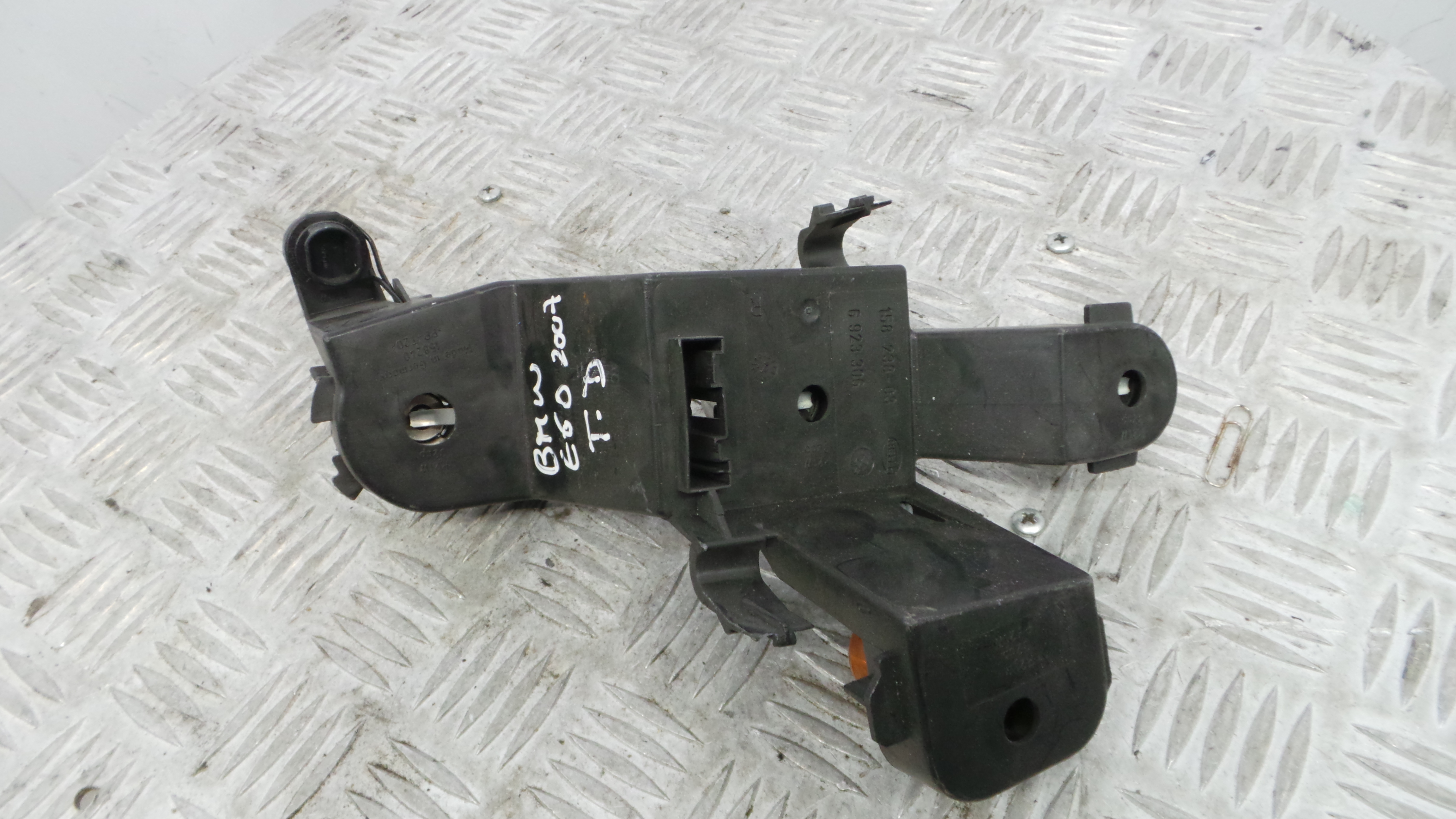 Suporte Lampadas Tras Direito 6923306 - BMW 5 (E60)-36599070