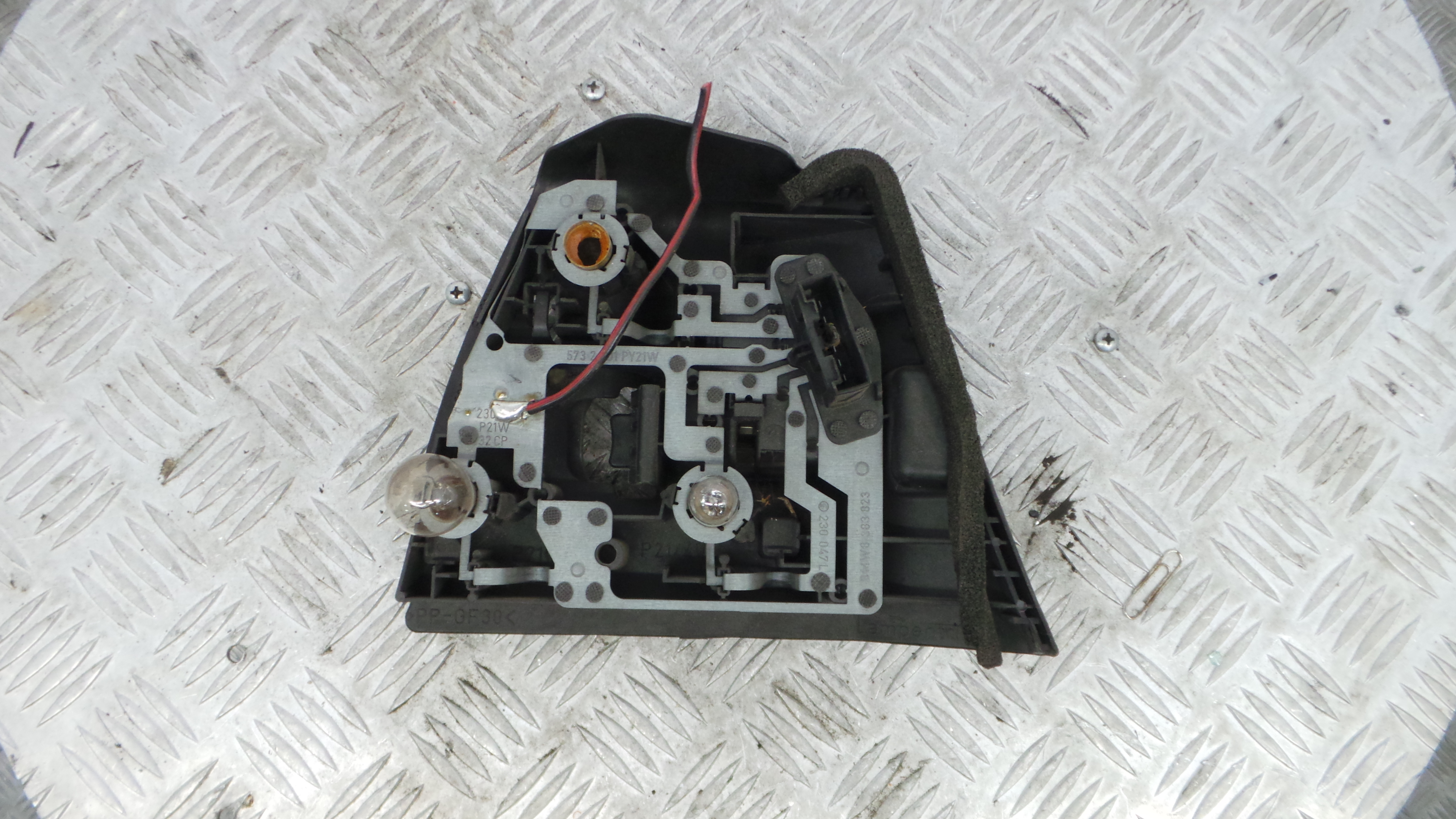Suporte Lampadas Tras Esquerdo 8383823 - BMW 3 (E46)-36599082