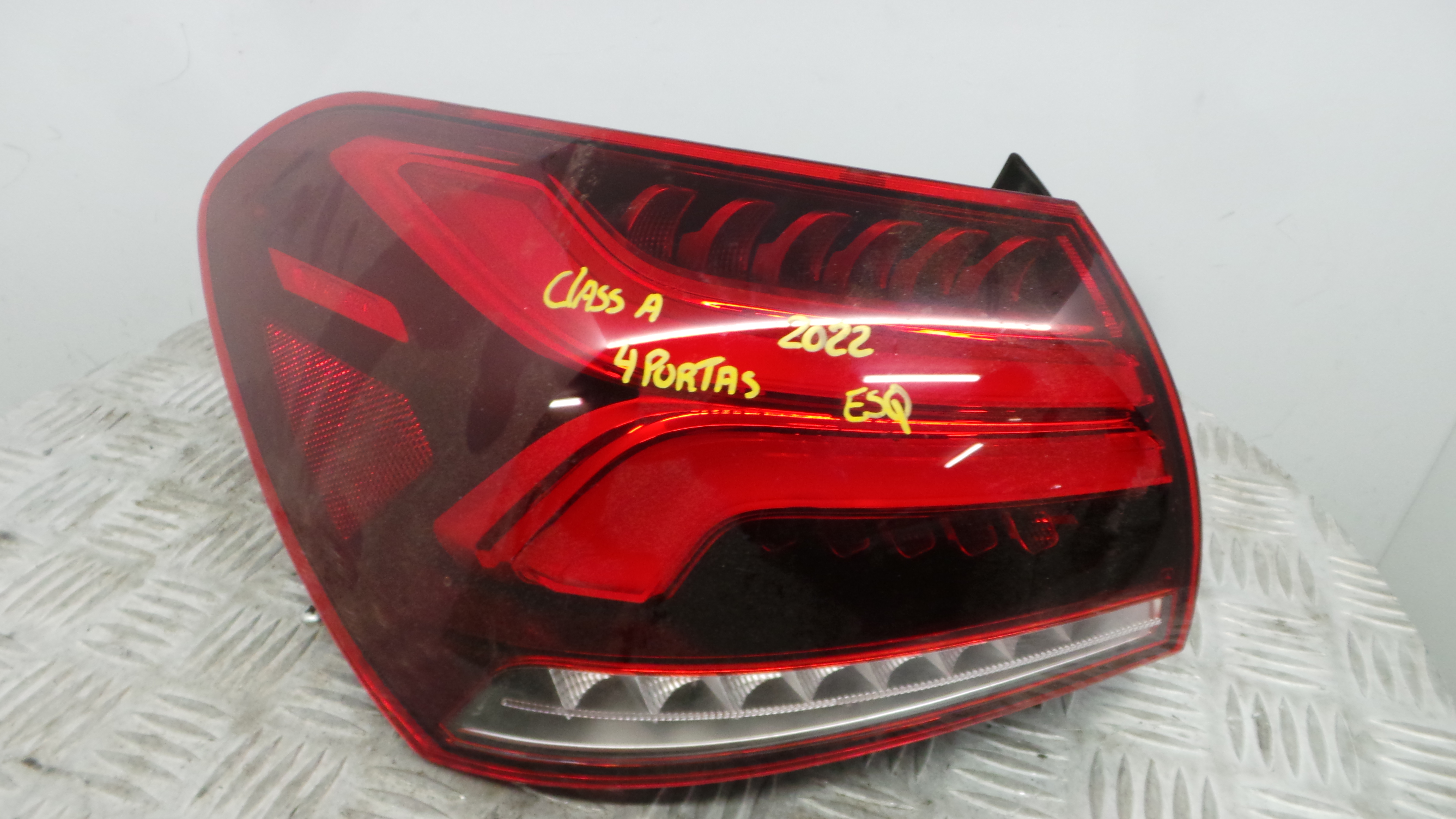 Farolim Stop Esq A1779067100 - MERCEDES-BENZ A-CLASS três volumes (V177)-36599086