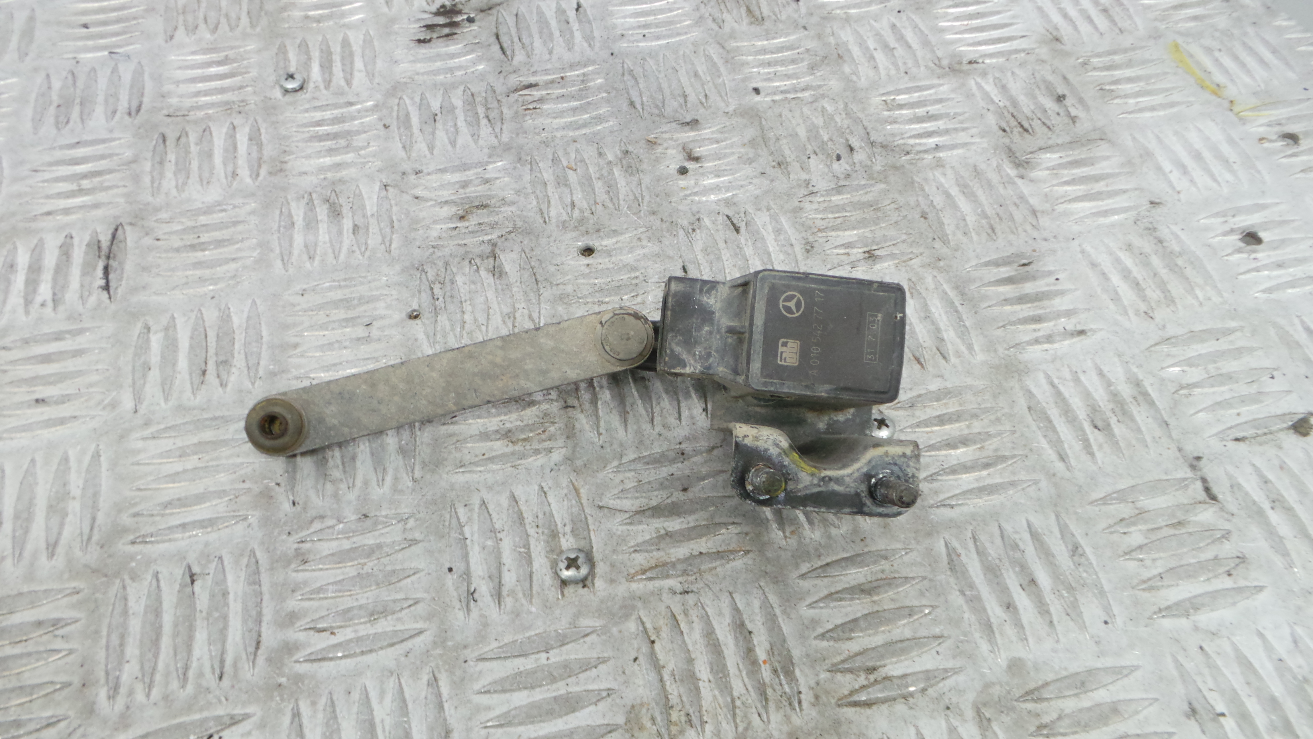 Sensor nível Xenon A0105427717 - MERCEDES-BENZ E-CLASS (W211)-36599134