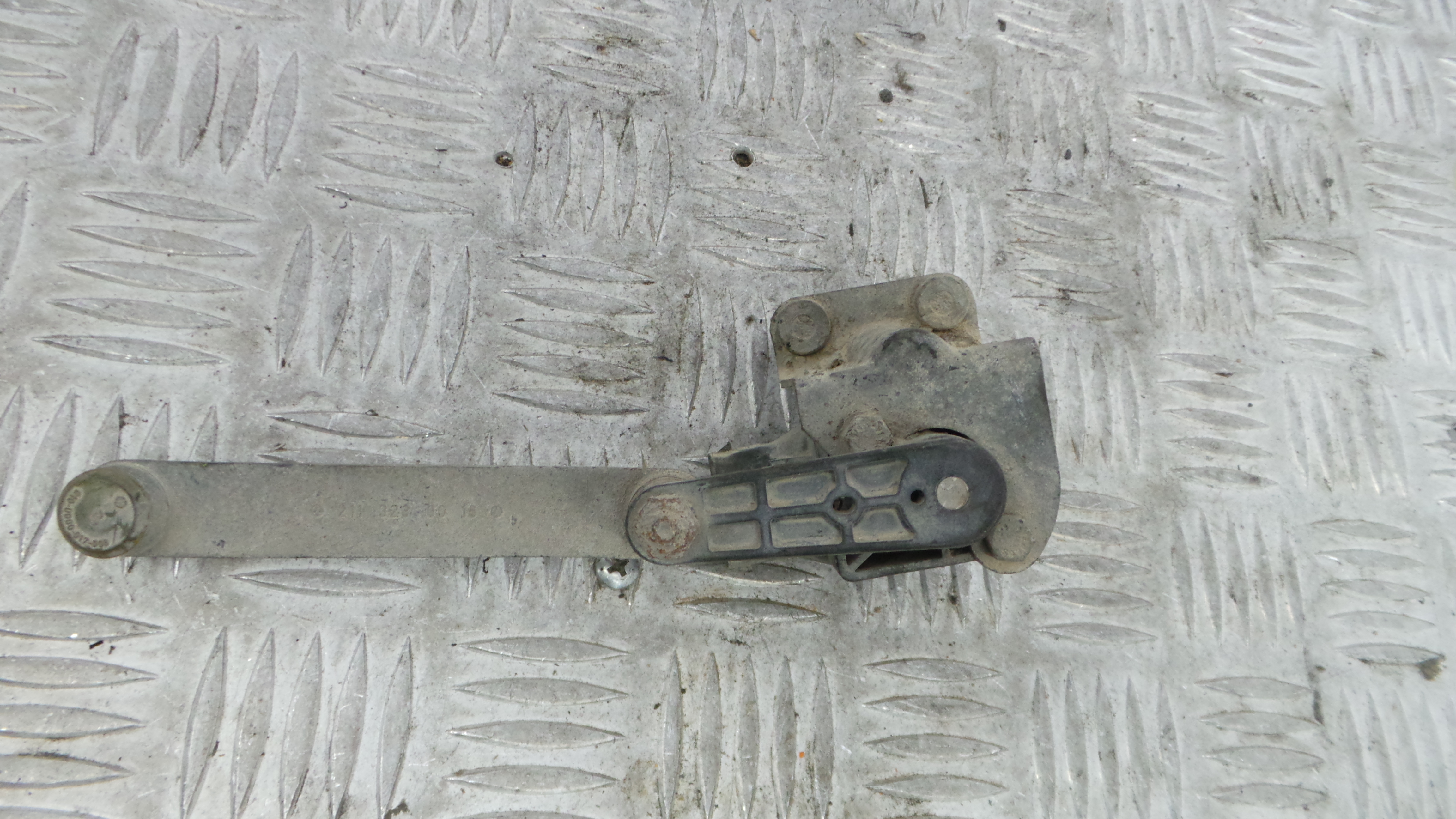 Sensor nível Xenon A0105427717 - MERCEDES-BENZ E-CLASS (W211)-36599134