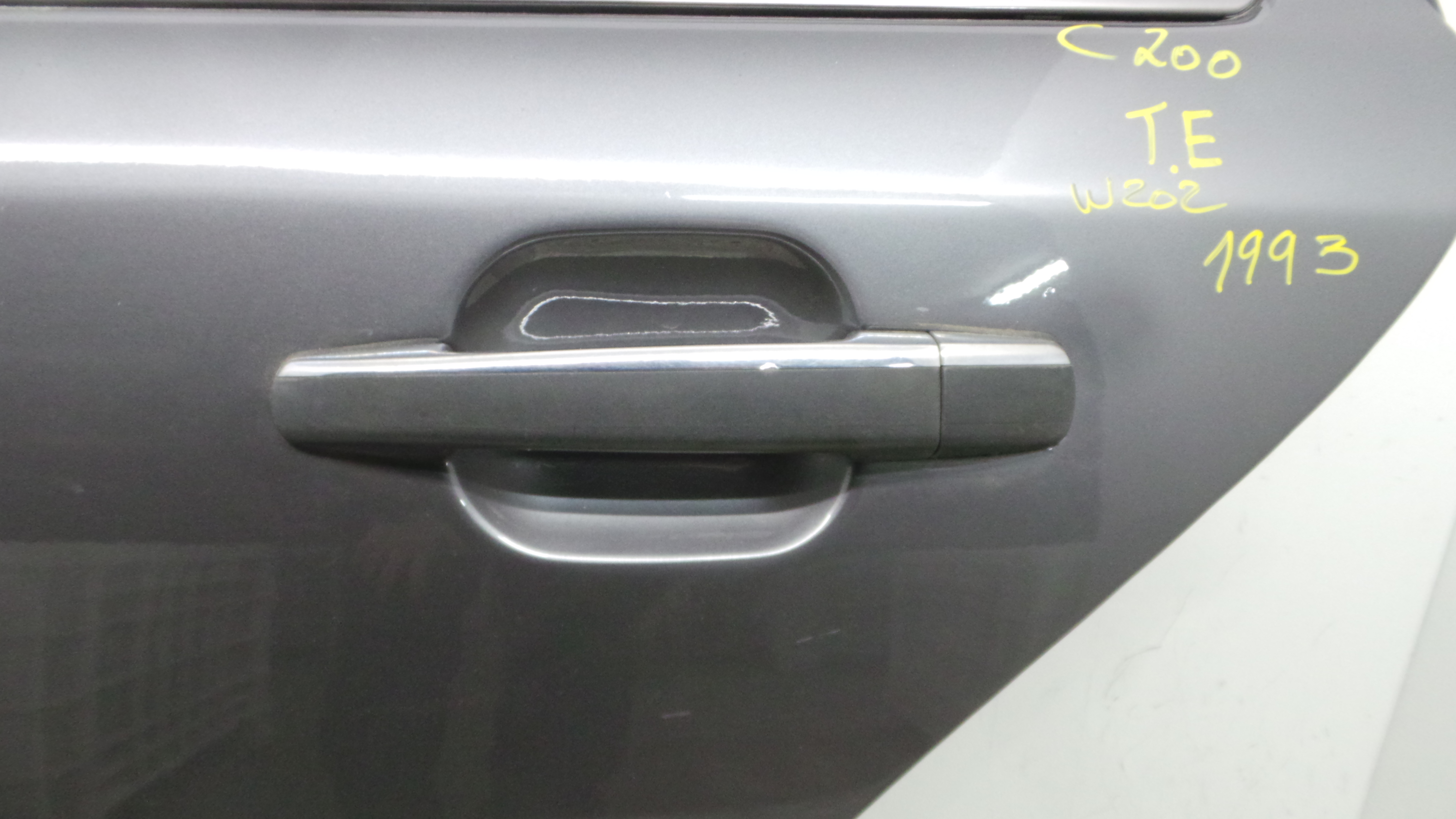 Puxador Exterior Trás esquerdo A2027601670 - MERCEDES-BENZ C-CLASS (W202)-36599339