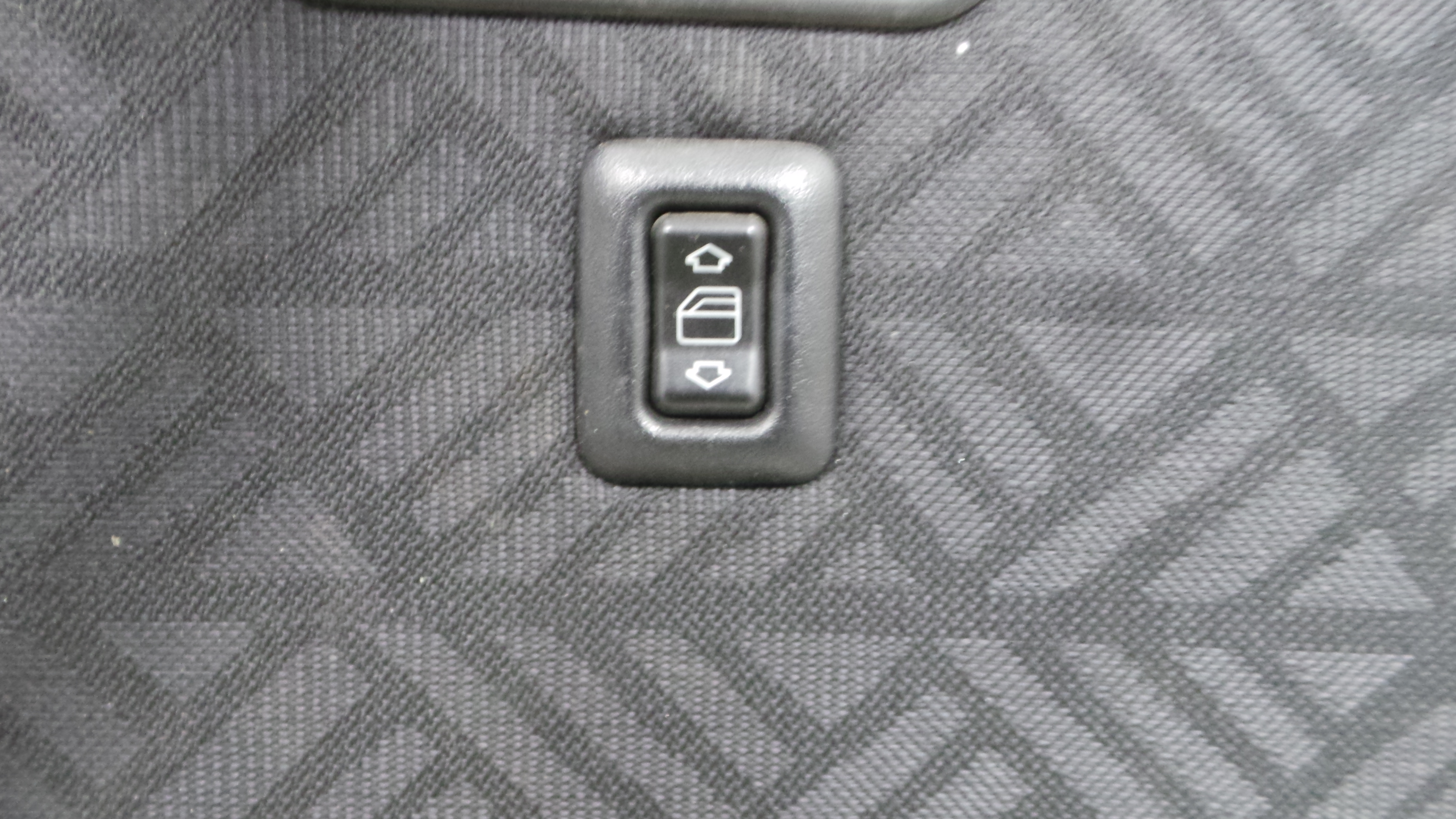 Interruptor / Comando Elevador Vidro Trás Esq  - MERCEDES-BENZ C-CLASS (W202)-36599340