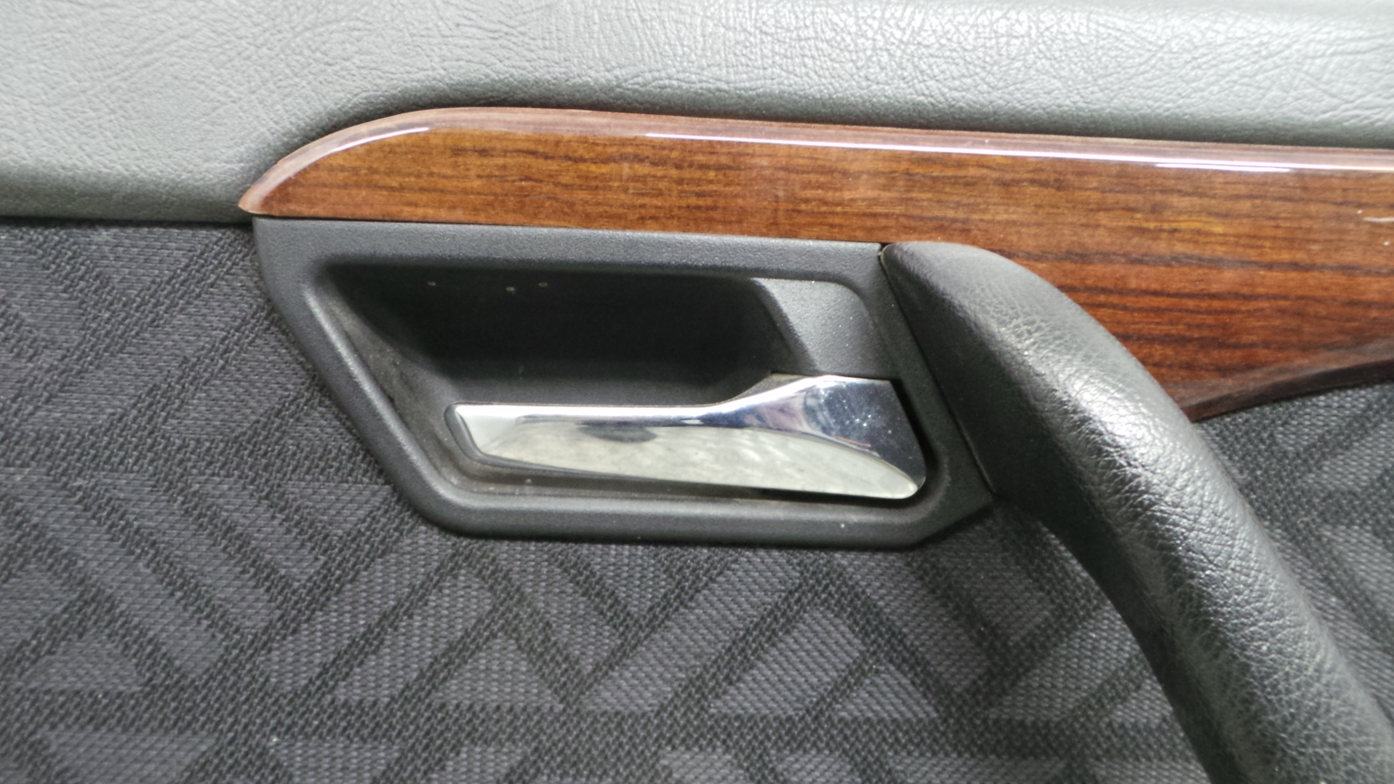 Puxador Interior Frente Direita A2027660664 - MERCEDES-BENZ C-CLASS (W202)-36599351