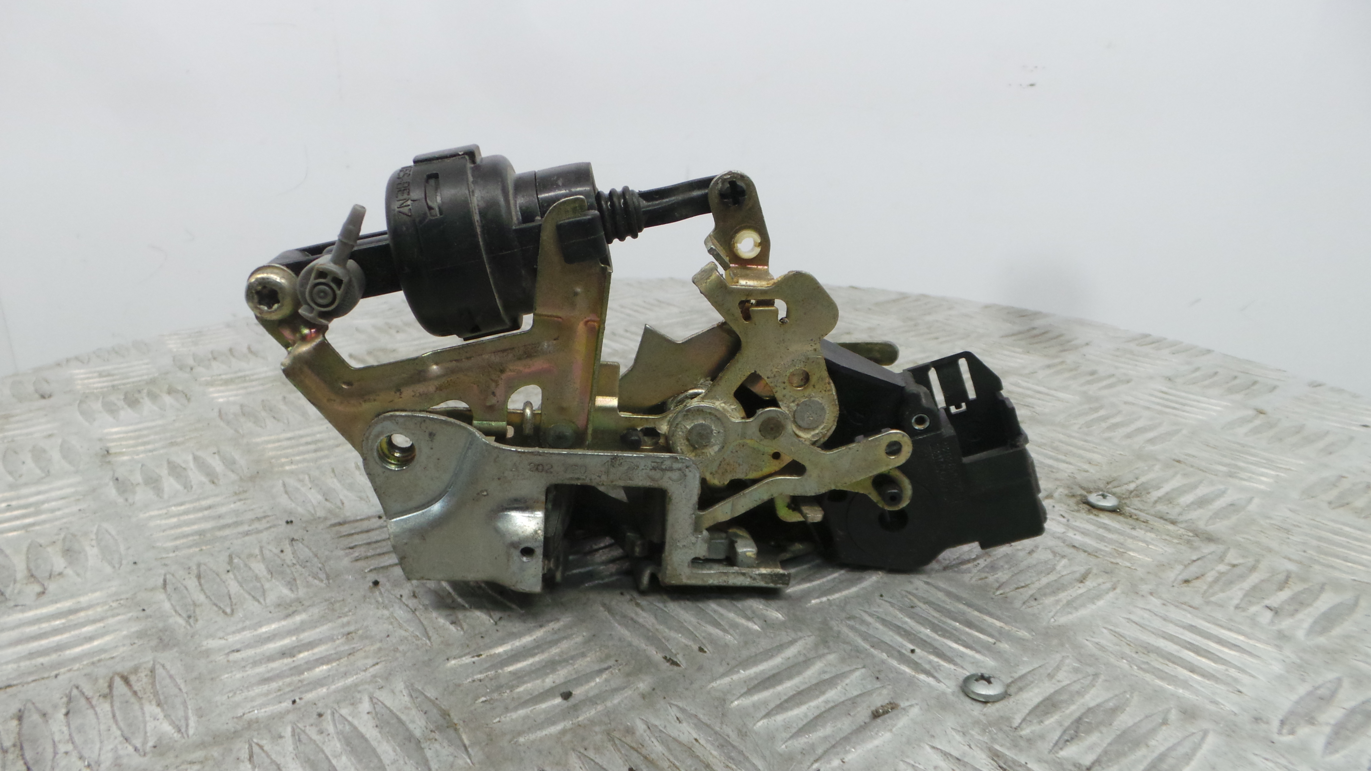 Fecho da Porta Frente Dto A2027201235 - MERCEDES-BENZ C-CLASS (W202)-37076860