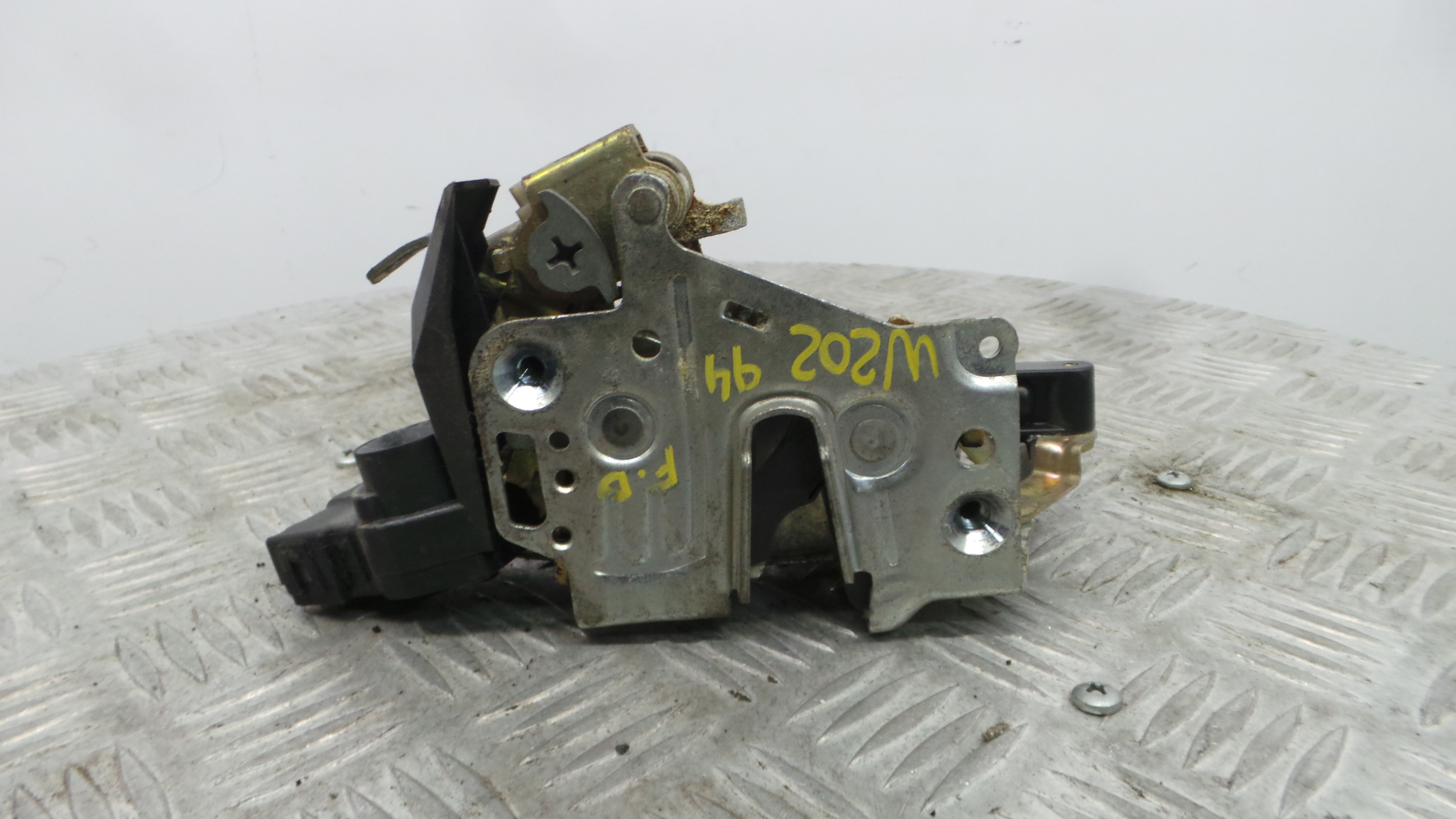 Fecho da Porta Frente Dto A2027201235 - MERCEDES-BENZ C-CLASS (W202)-37076860 Fecho da Porta Frente Dto A2027201235 - MERCEDES-BENZ C-CLASS (W202)-37076860