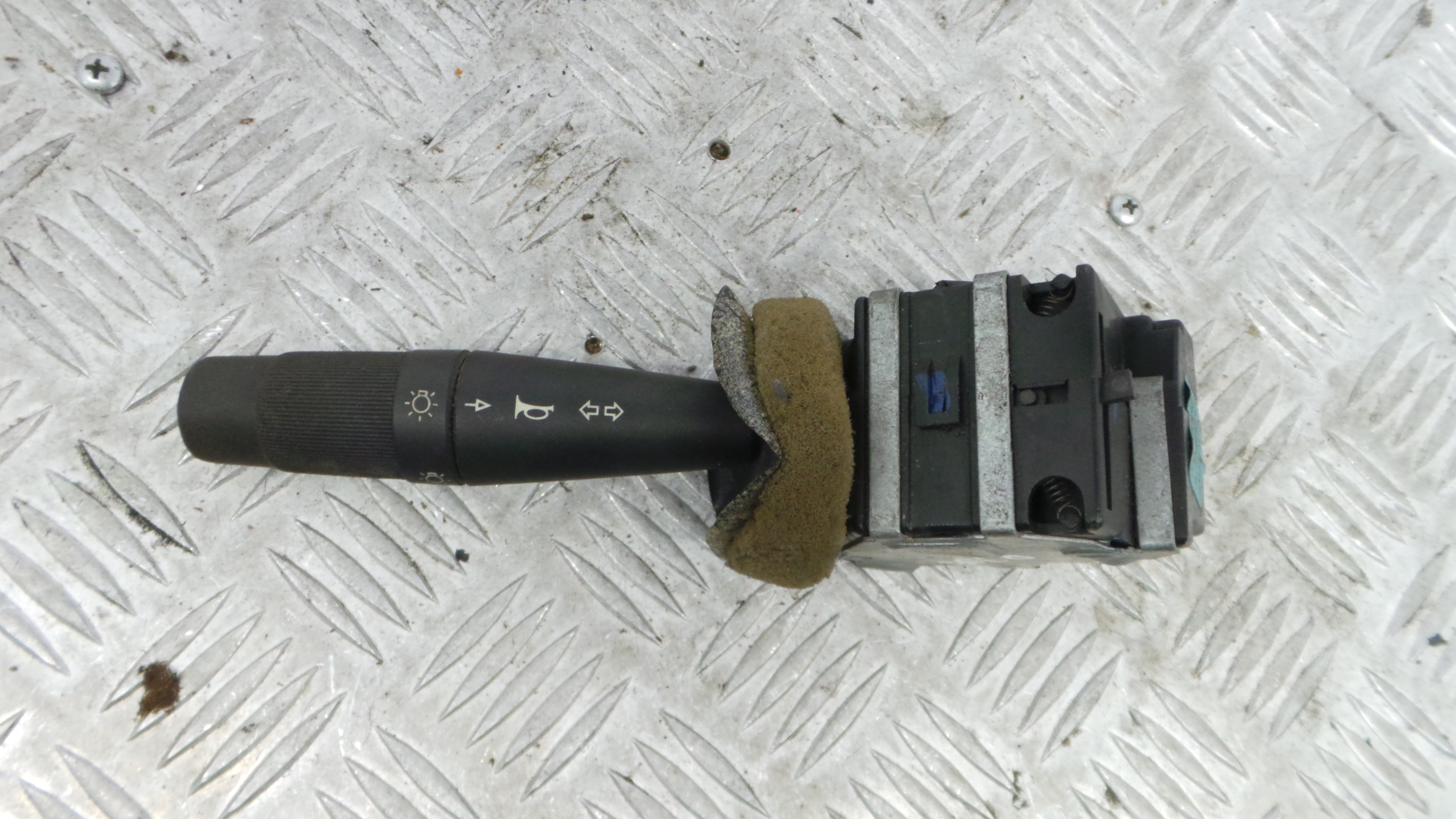 Manete / Comando dos Piscas 9753468680 - PEUGEOT 205 I (741A/C), 205   (741A/C)-36610347