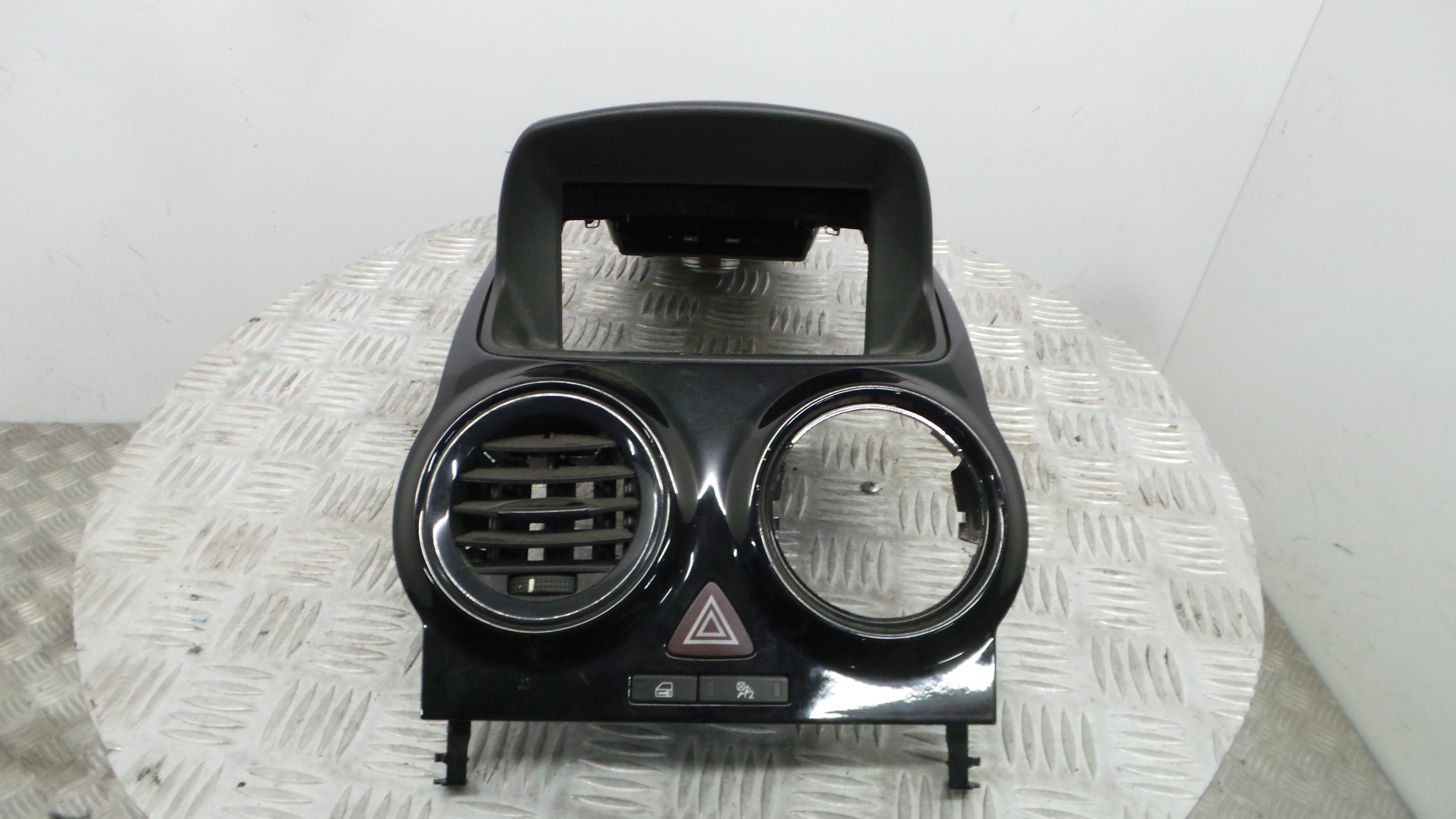Consola central Tablier  13205165 - OPEL CORSA D (S07)-36616890