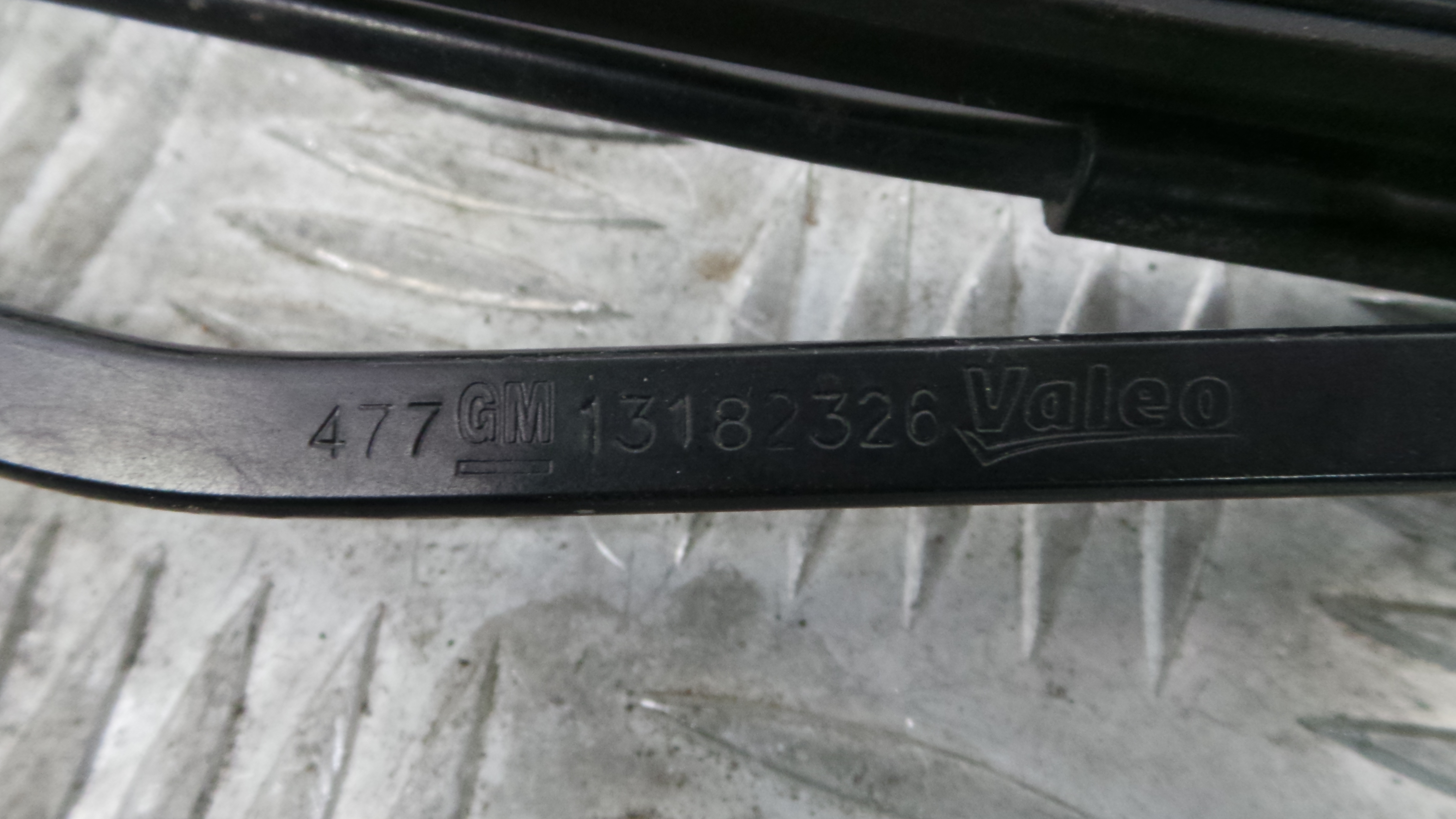 Braço Do Limpa-vidros 13182326 - OPEL CORSA D (S07)-36616899