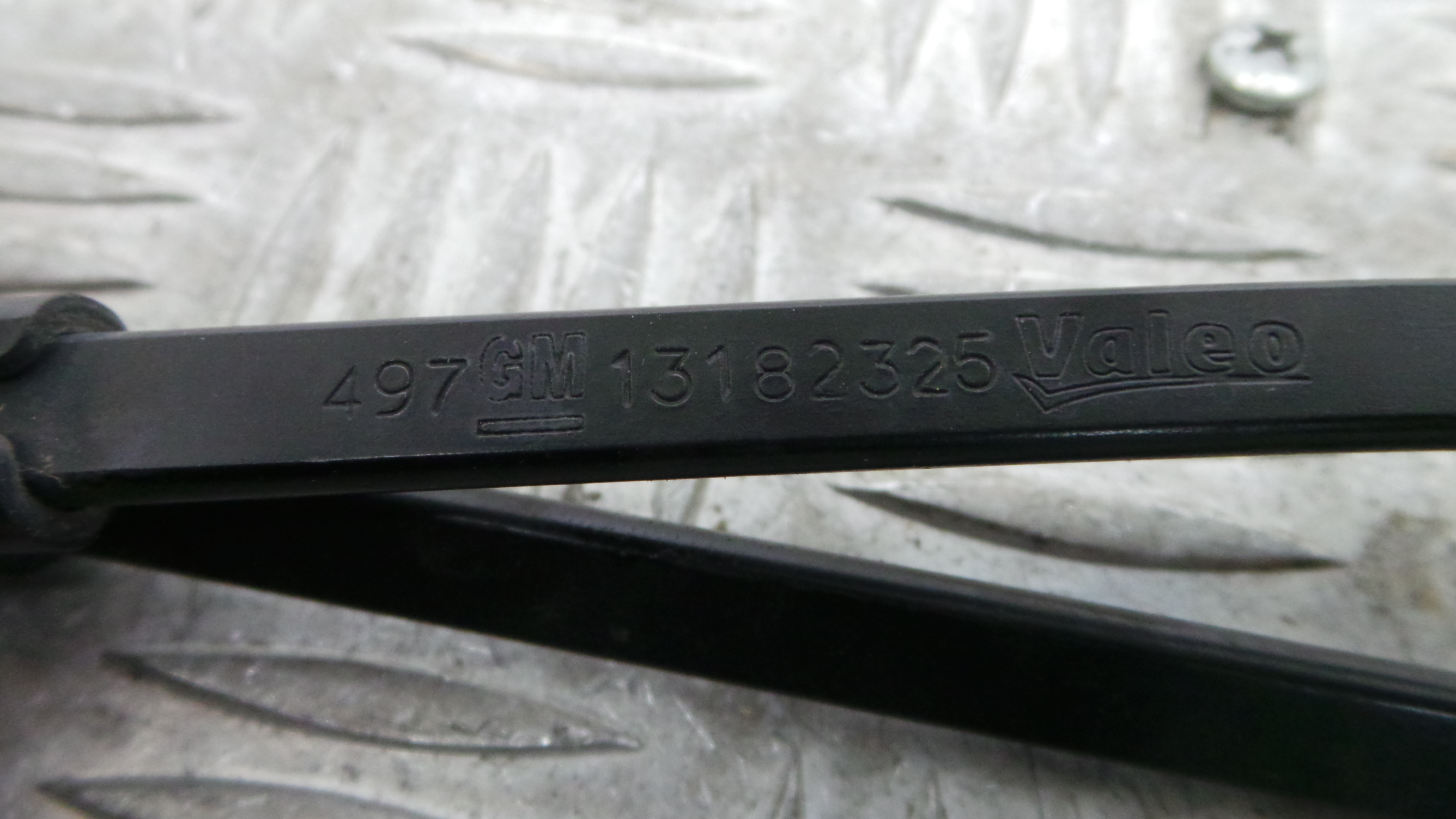 Braço Do Limpa-vidros 13182326 - OPEL CORSA D (S07)-36616899