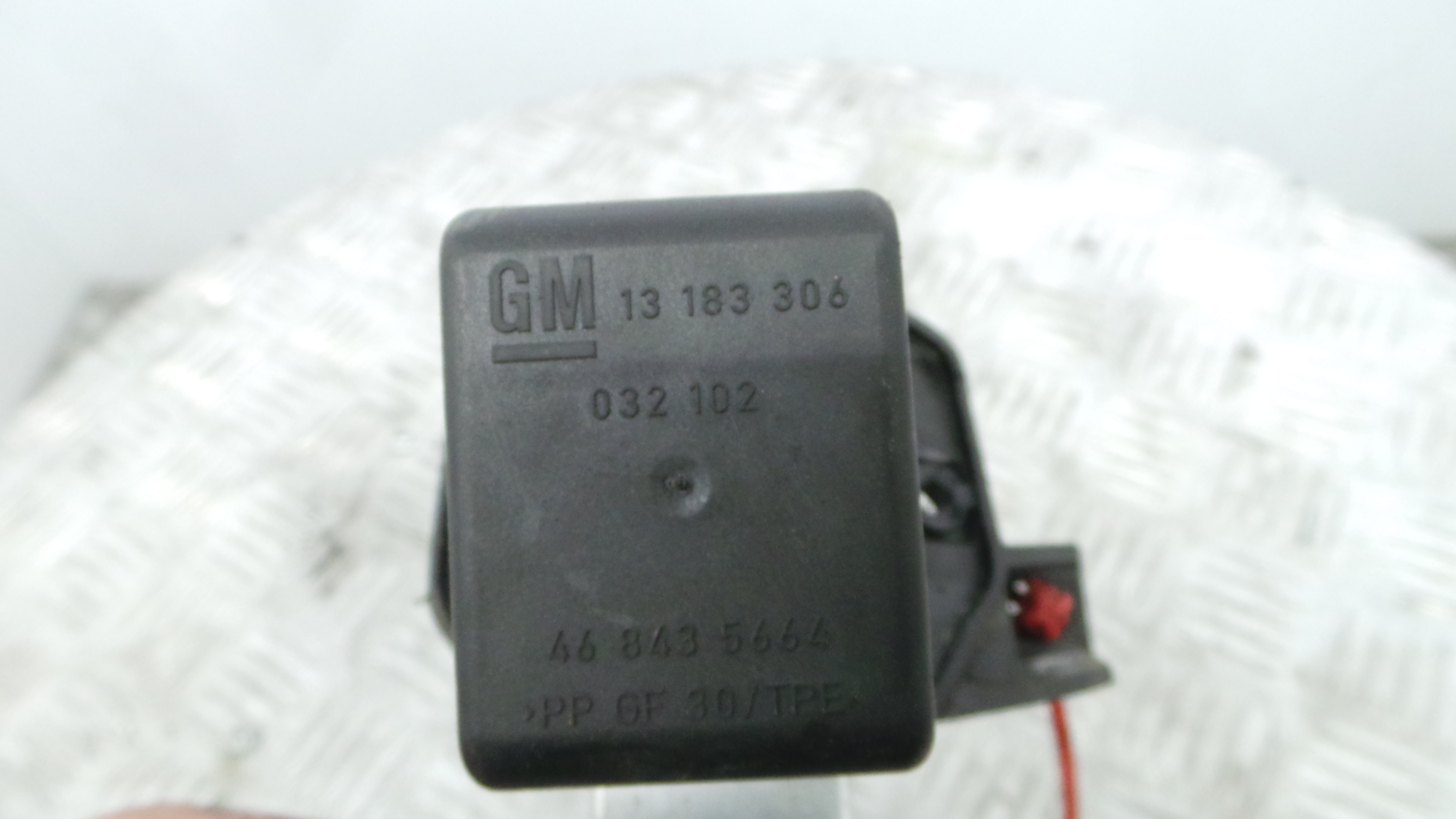 Tampão de Combustivel  13183307 - OPEL CORSA D (S07)-36619501