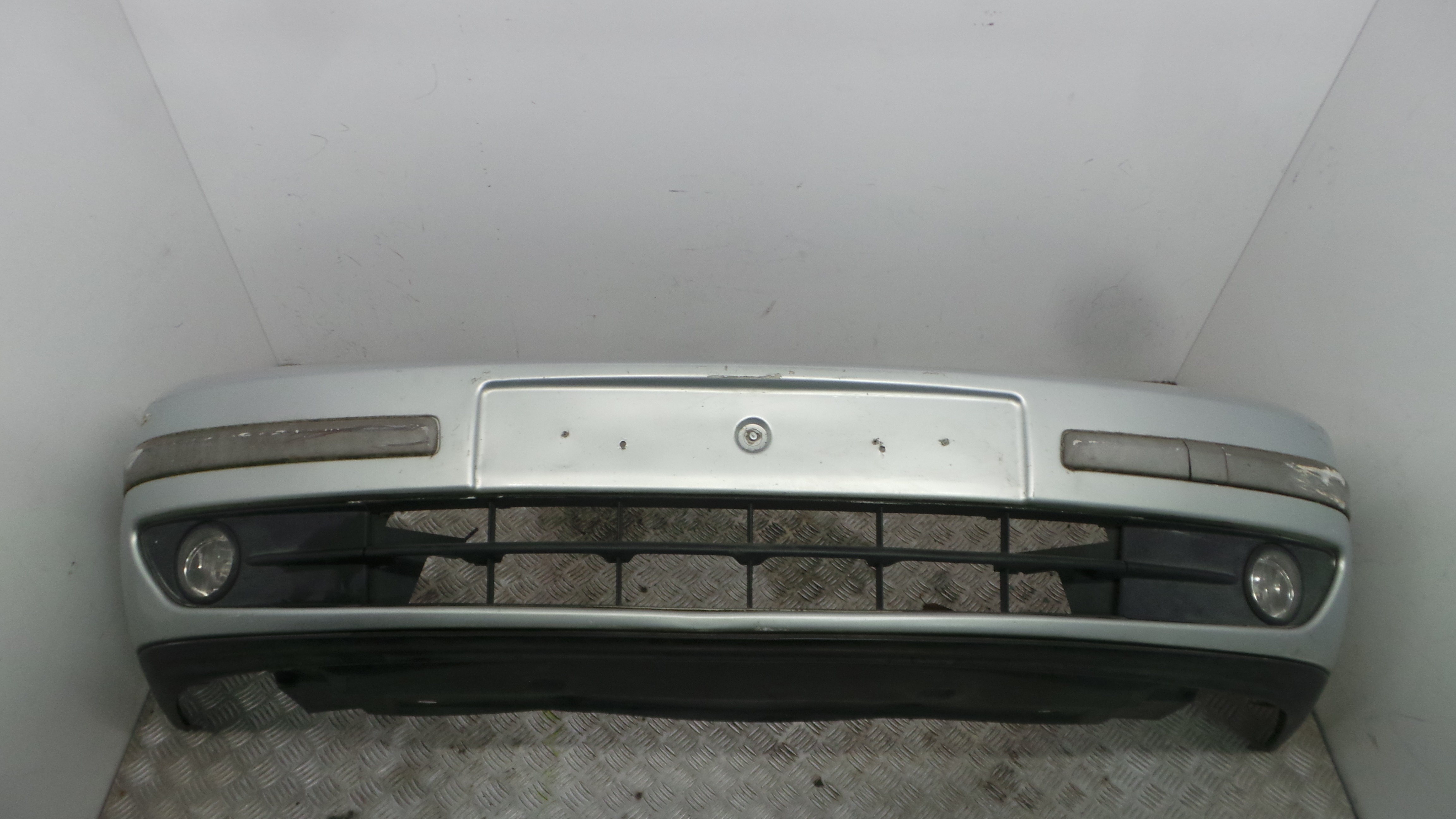 Para Choques Frente 8200008270 - RENAULT LAGUNA II (BG0/1_)-36621479
