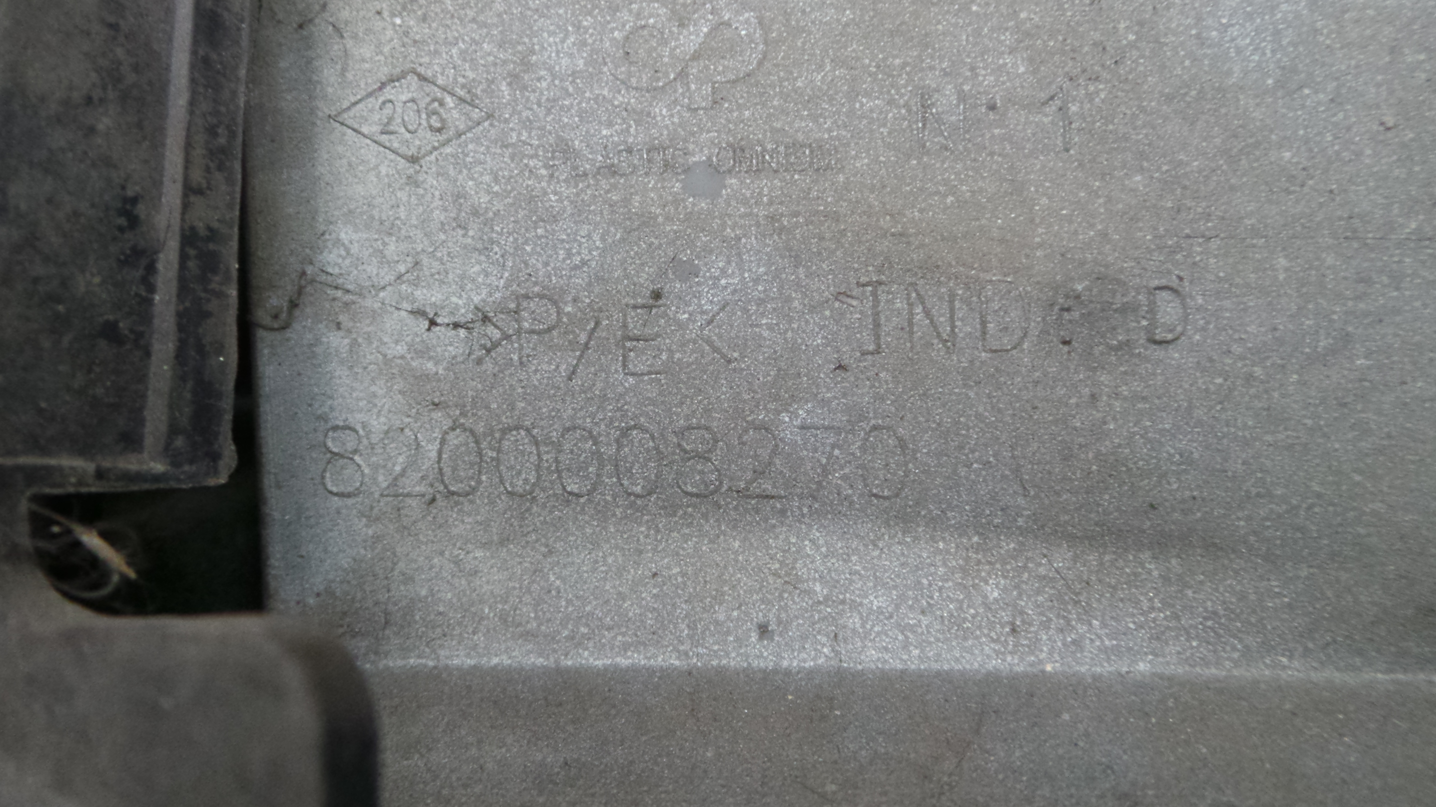 Para Choques Frente 8200008270 - RENAULT LAGUNA II (BG0/1_)-36621479