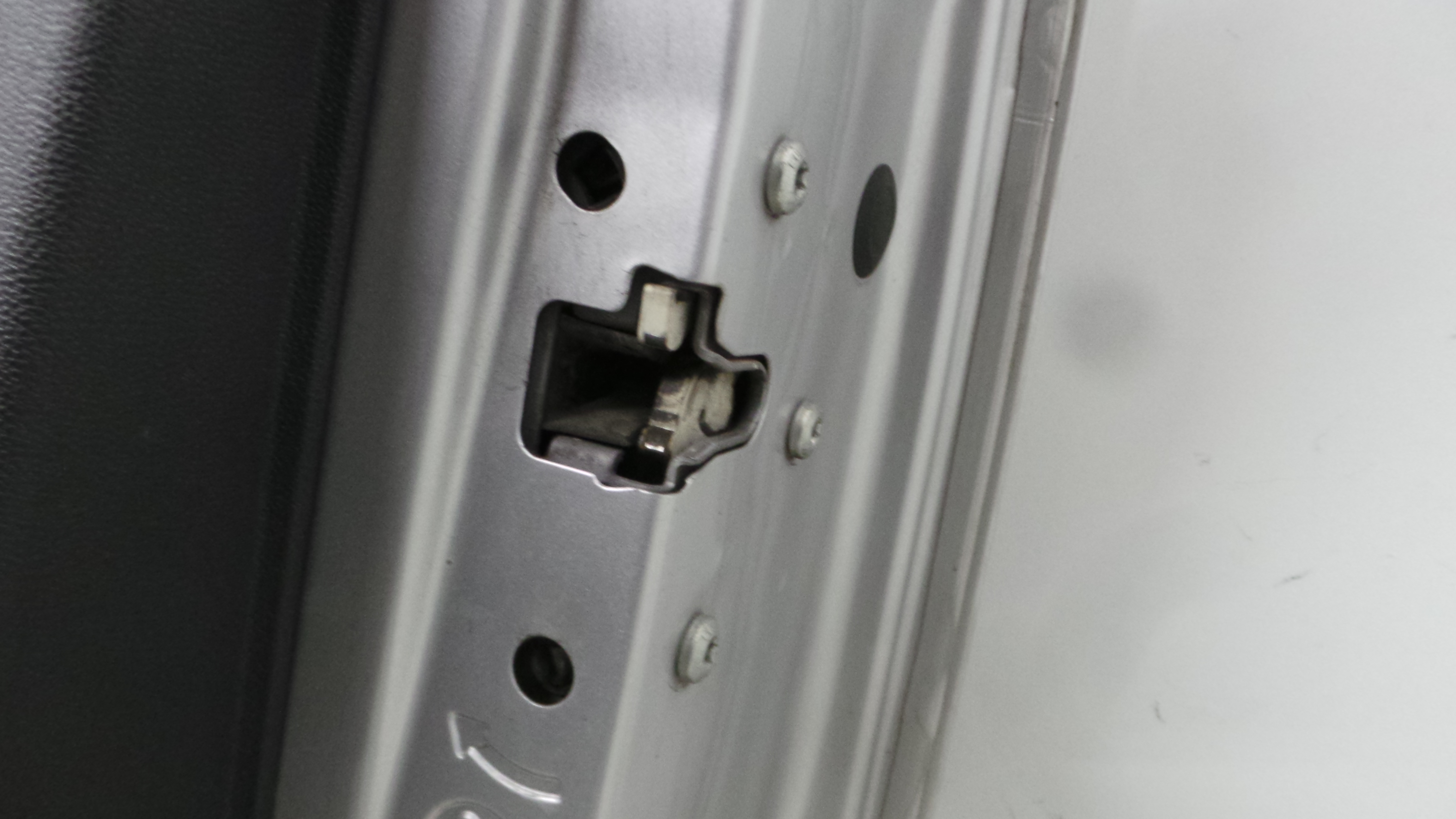 Fecho da Porta Trás Dto 13258267 - OPEL CORSA D (S07)-36621494