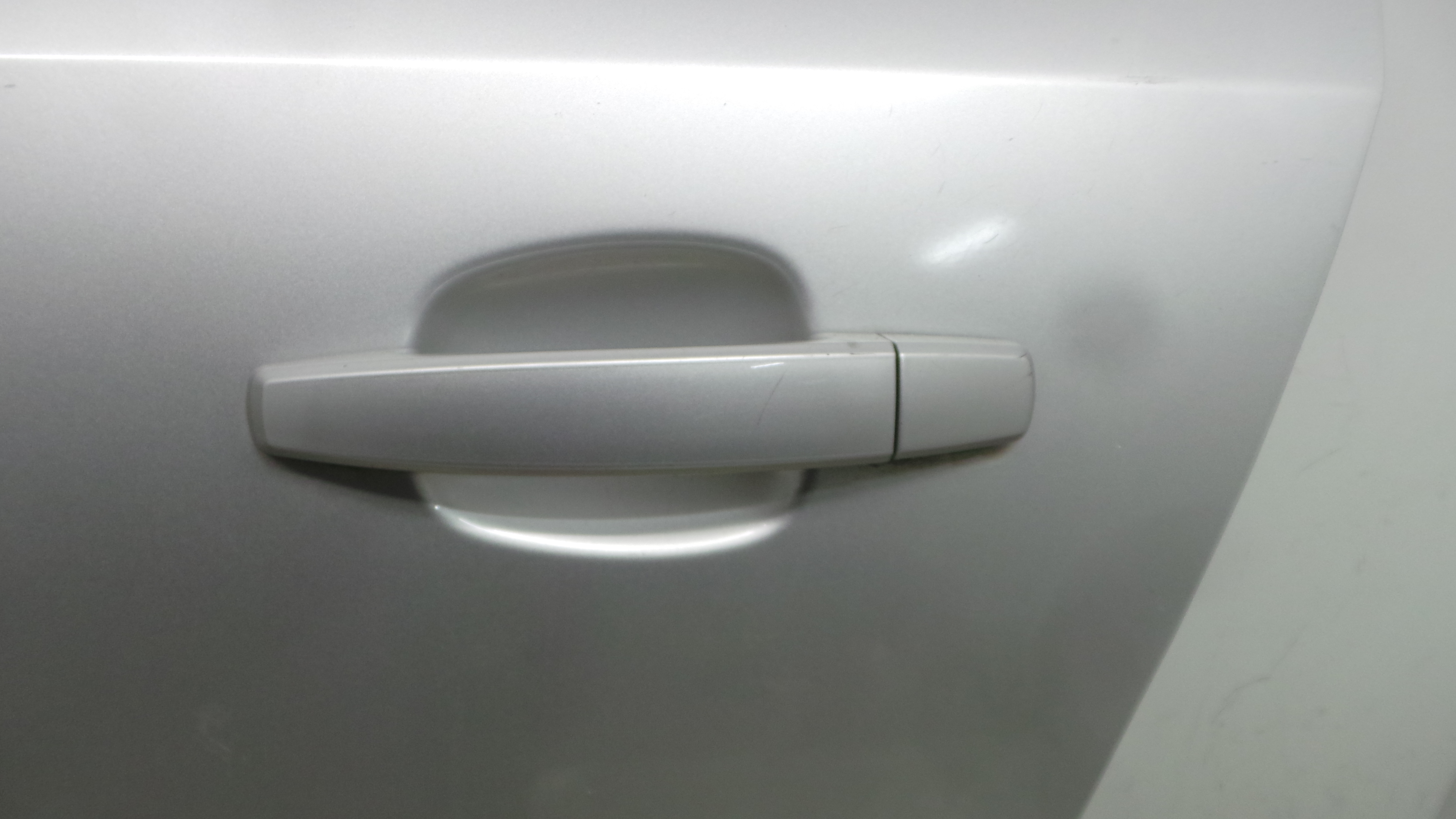 Puxador Exterior Trás esquerdo 13255661 - OPEL CORSA D (S07)-36621526