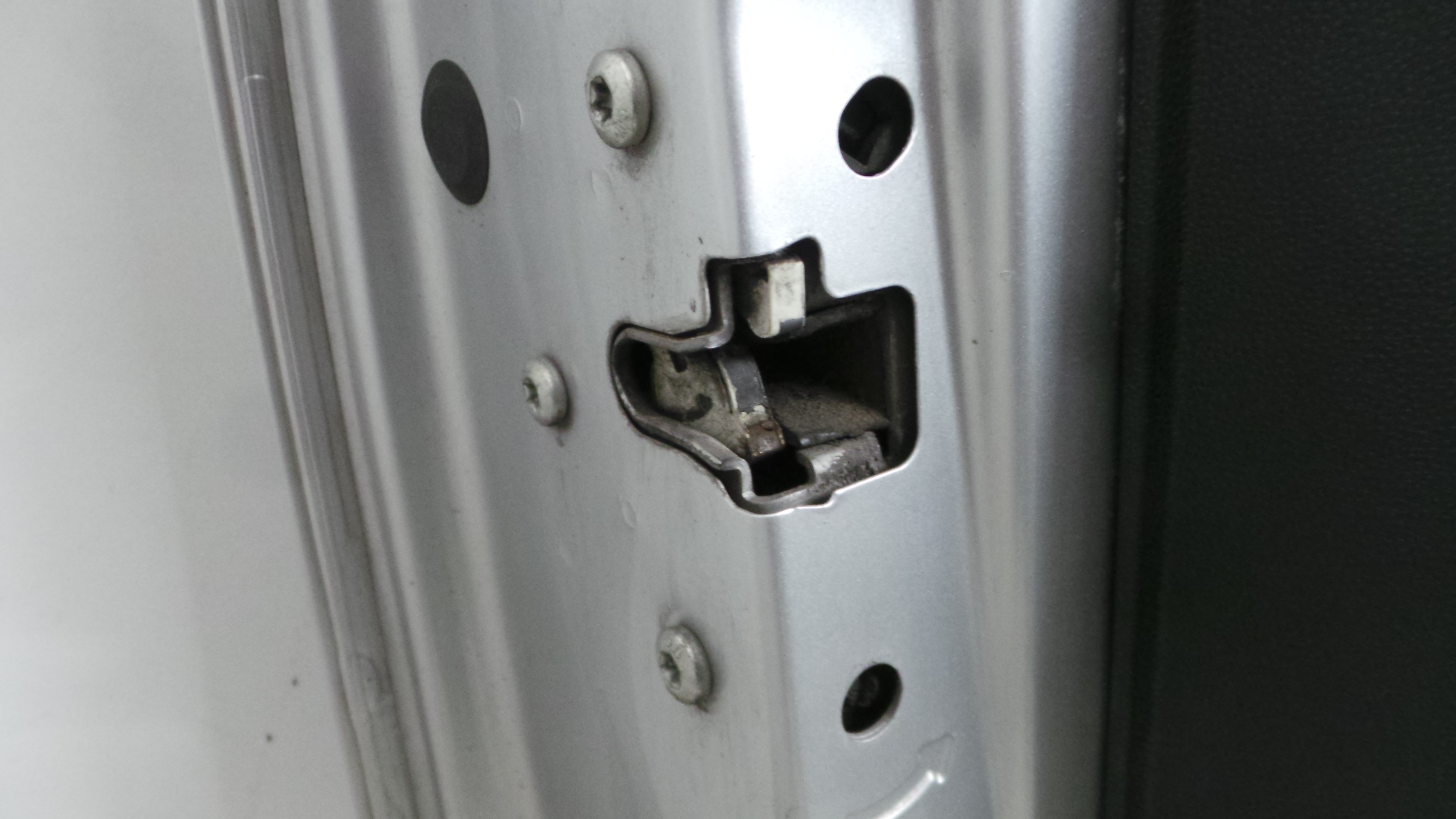 Fecho da Porta Trás Esq 13258265 - OPEL CORSA D (S07)-36621530