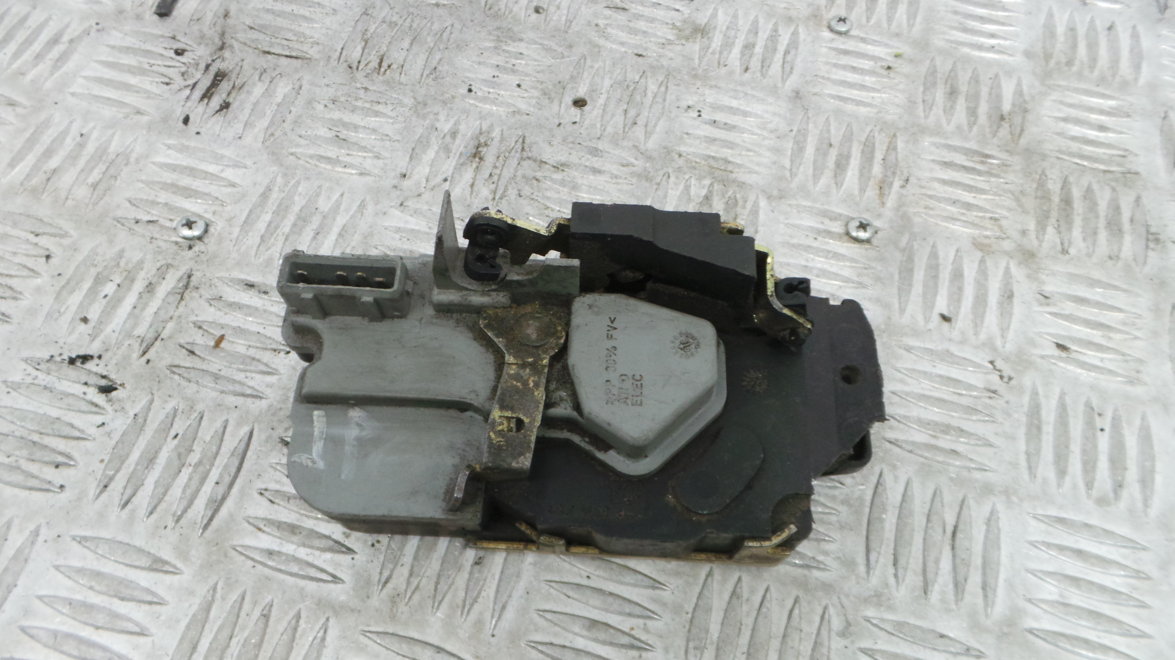 Fecho da Porta Trás Dto 913887 - PEUGEOT 206 Hatchback (2A/C)-36629162