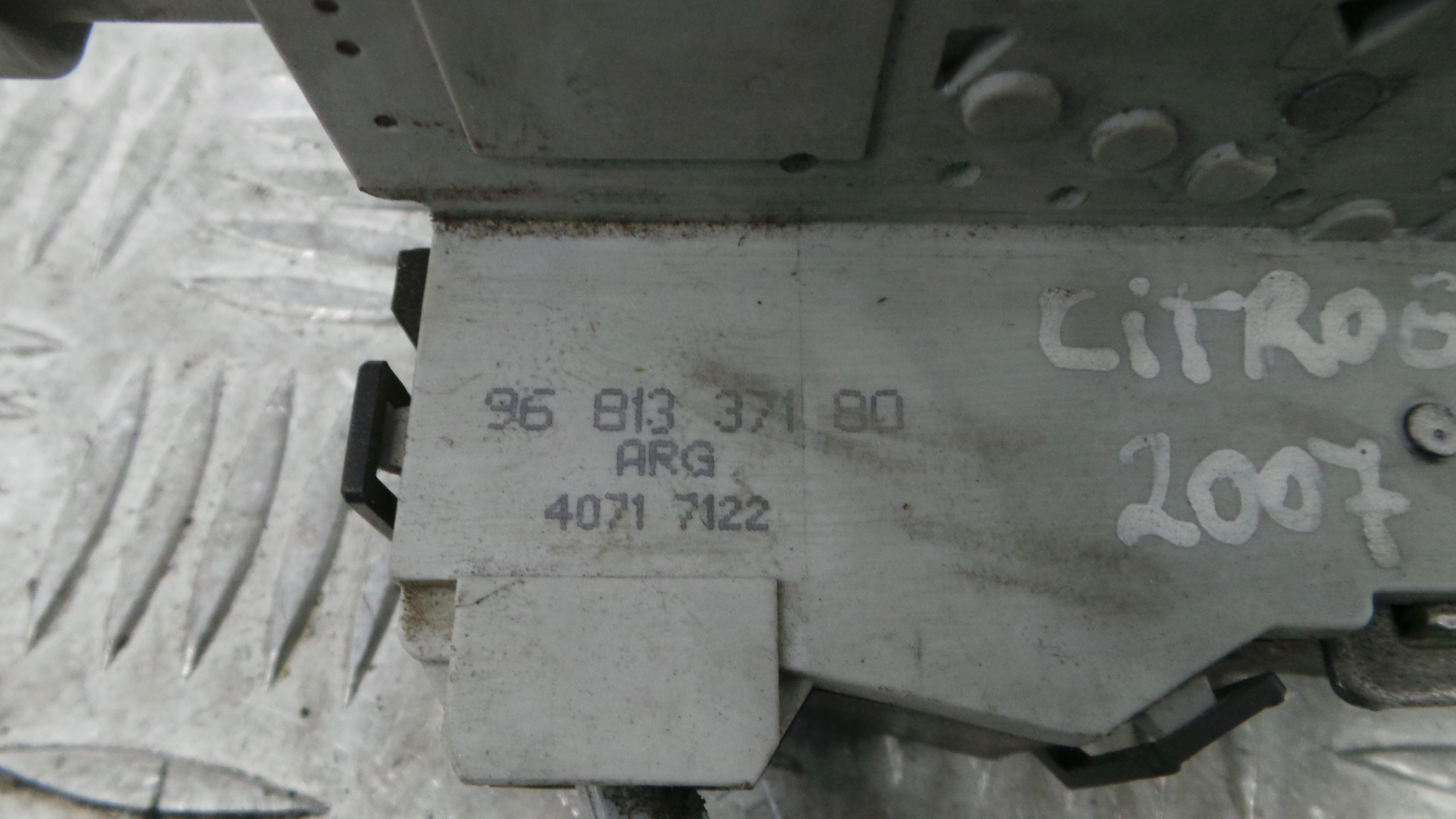 Fecho da Porta Trás Esq 9681337180 - CITROËN C4 I (LC_)-36629664