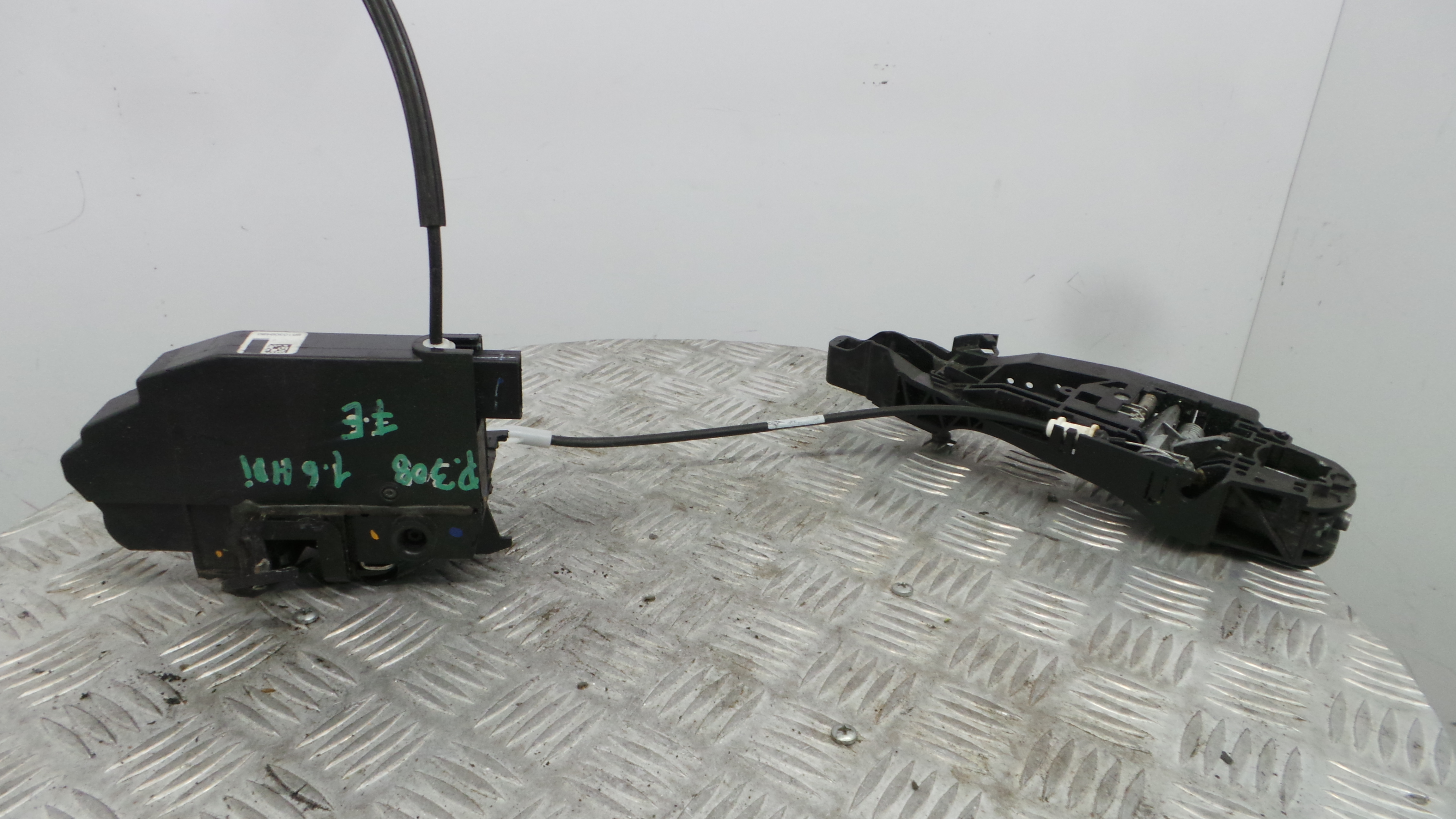 Fecho da Porta Frente Esq 9810309480 - PEUGEOT 308 II (LB_, LP_, LW_, LH_, L3_)-36629671