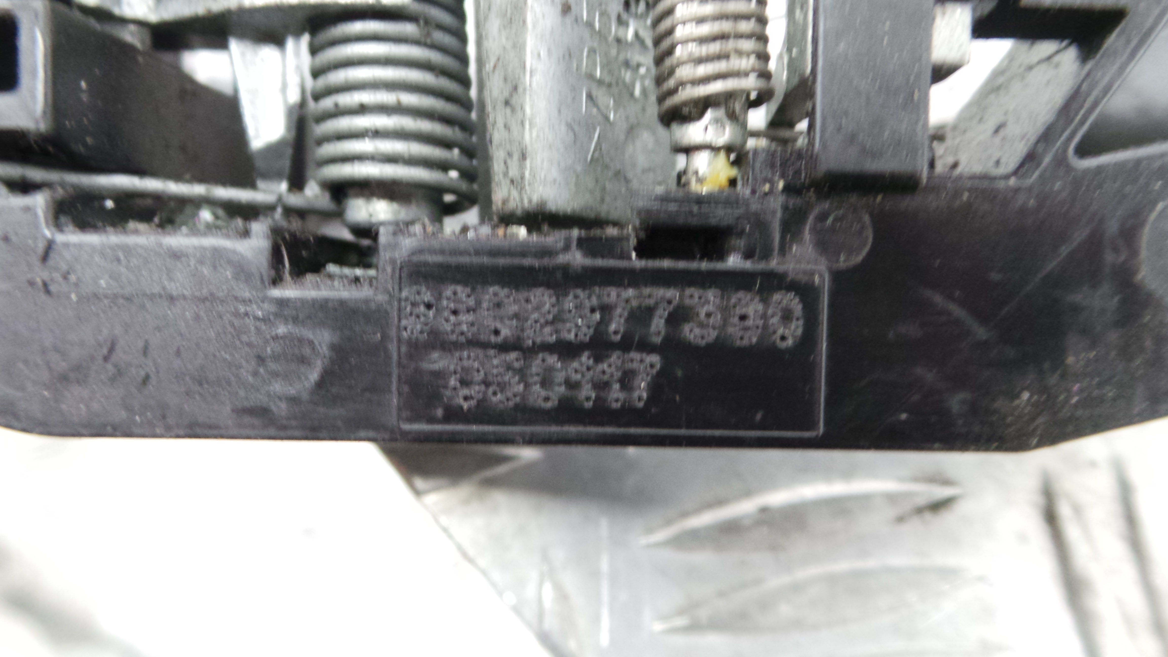 Fecho da Porta Frente Esq 9810309480 - PEUGEOT 308 II (LB_, LP_, LW_, LH_, L3_)-36629671