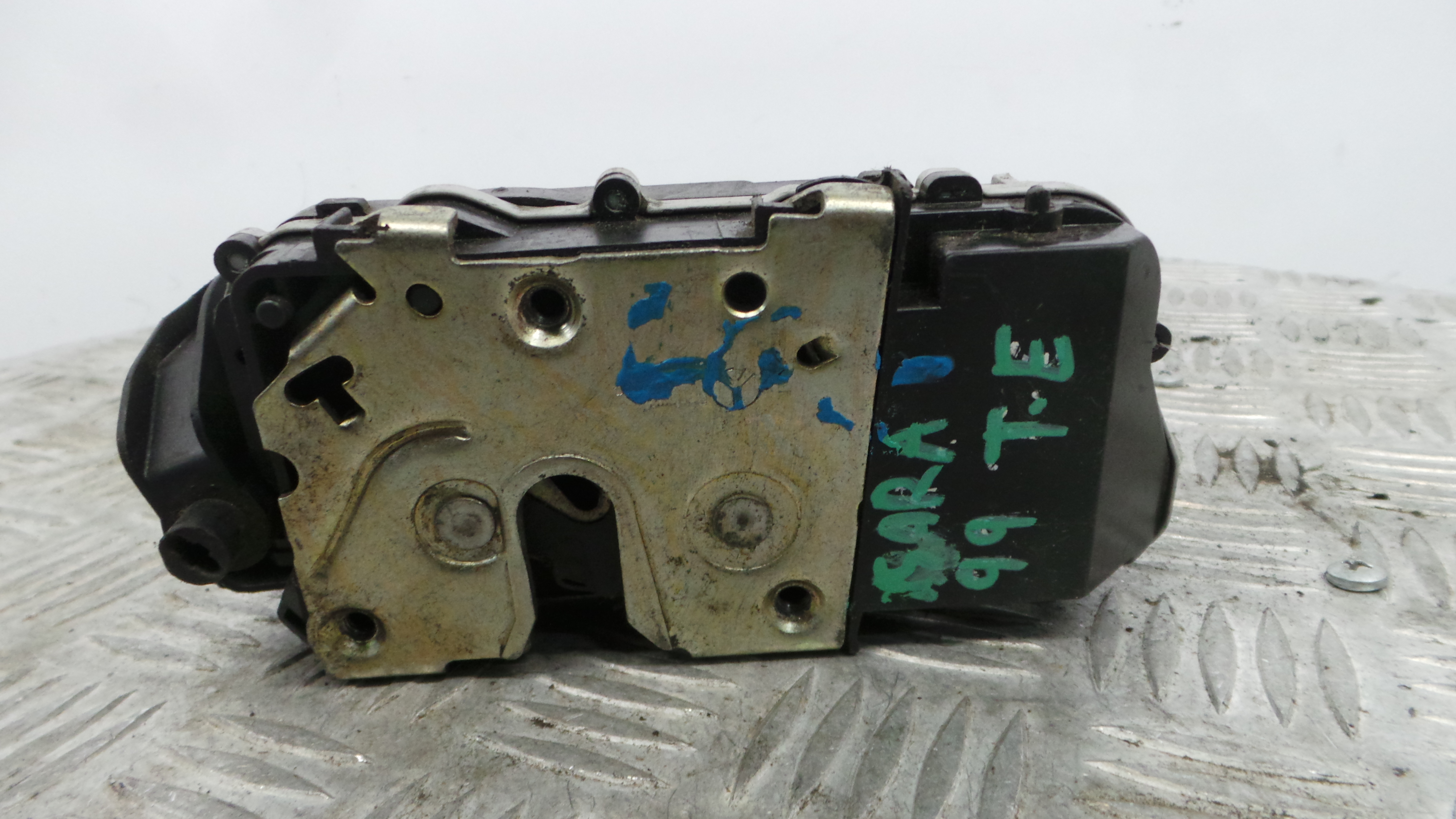 Fecho da Porta Trás Esq 913769 - CITROËN XSARA (N1)-36630012