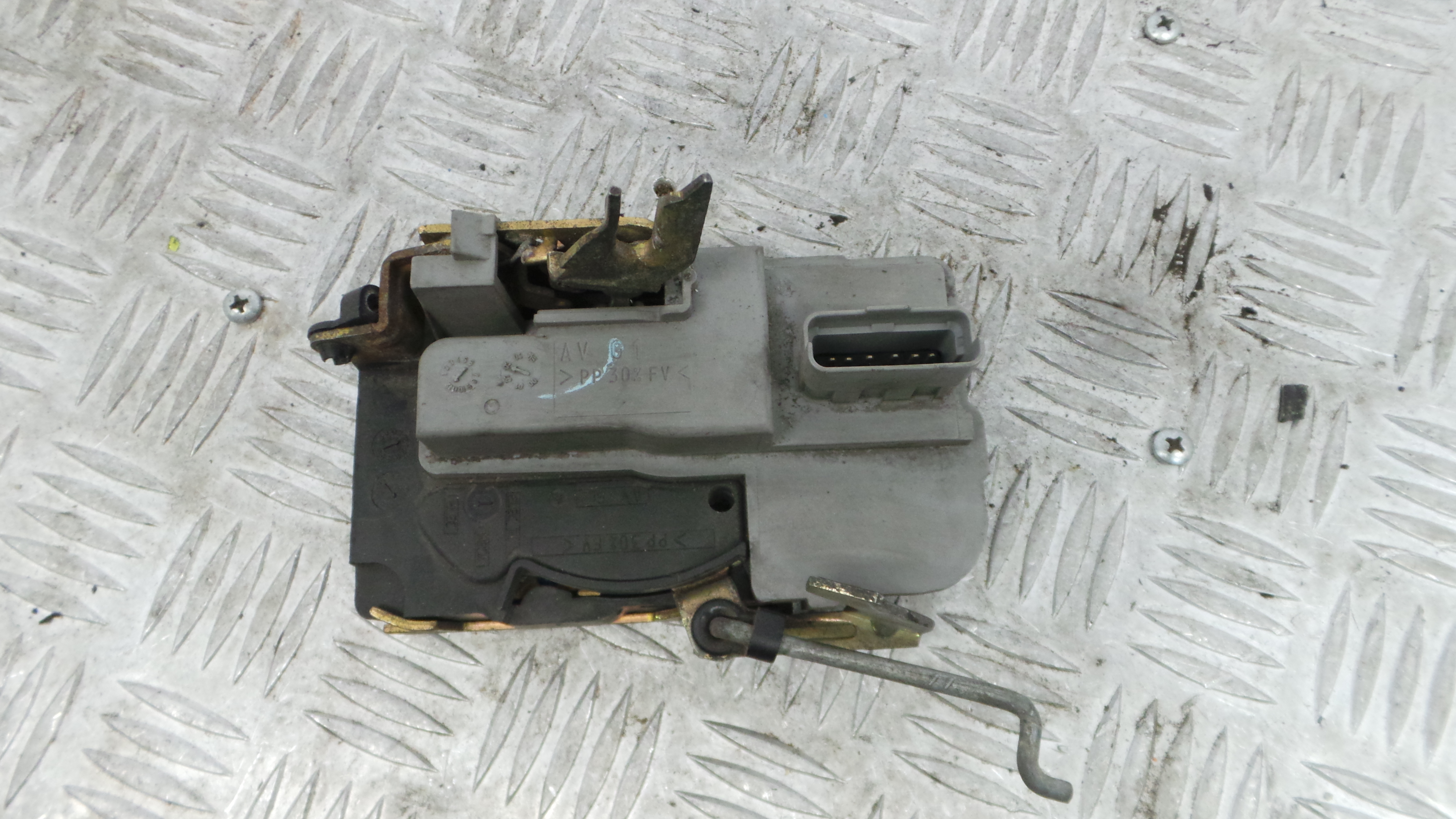 Fecho da Porta Frente Esq 9135H4 - CITROËN XSARA (N1)-36630015