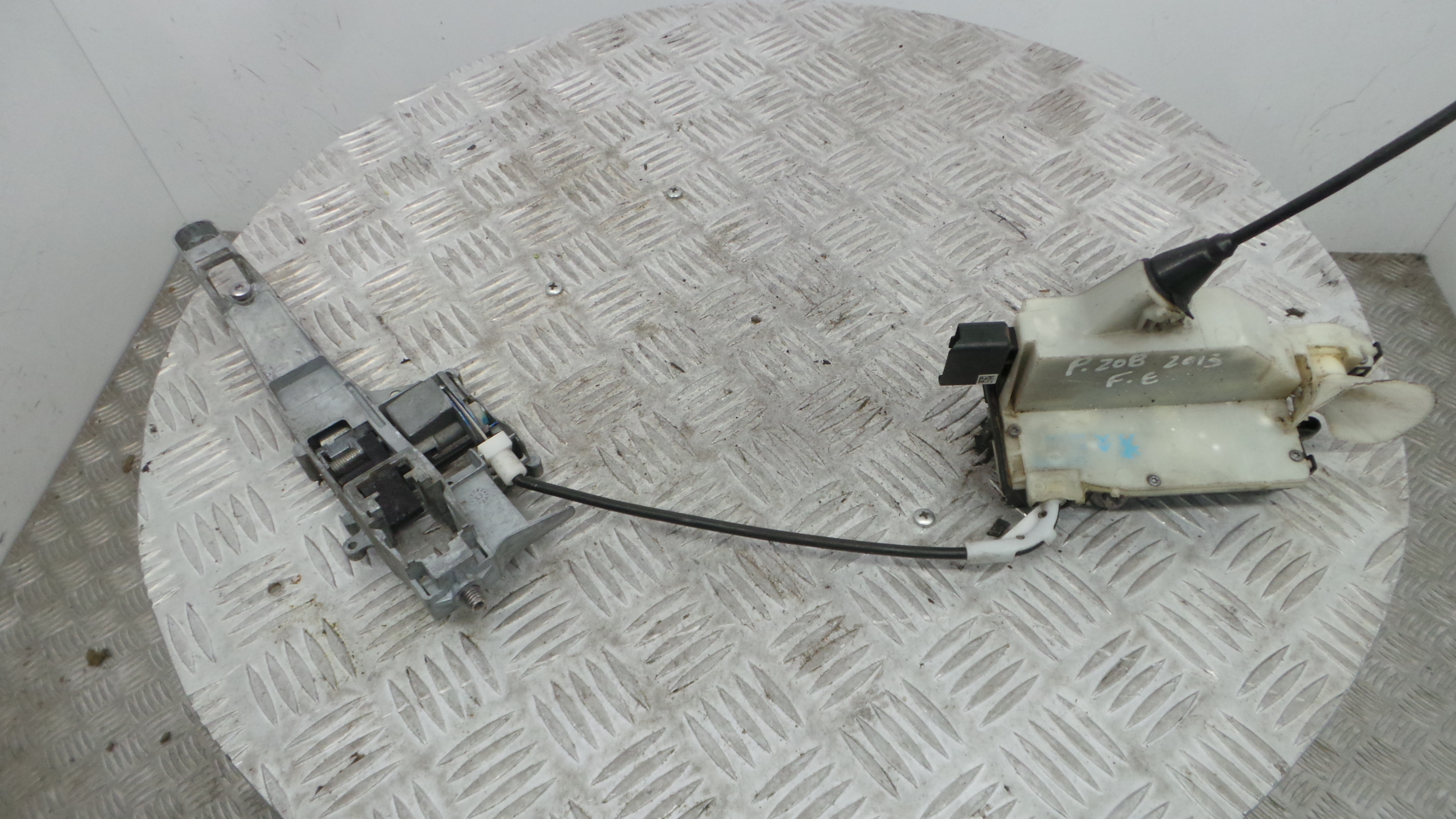 Fecho da Porta Frente Esq 9812500880 - PEUGEOT 208 I (CA_, CC_)-36630021