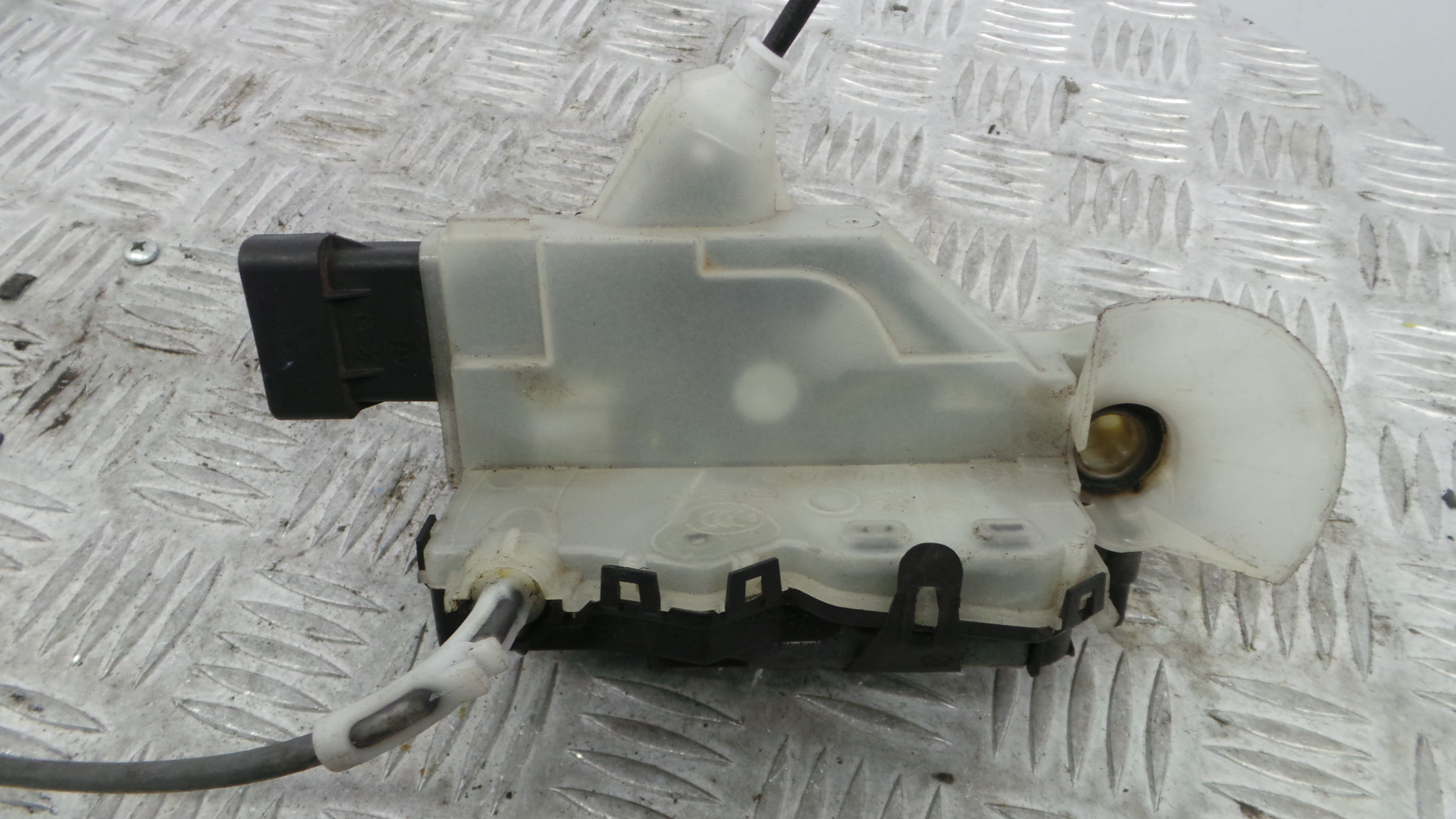 Fecho da Porta Frente Esq PSA123981 - CITROËN C3 III Van (SX_, SY_)-36630048