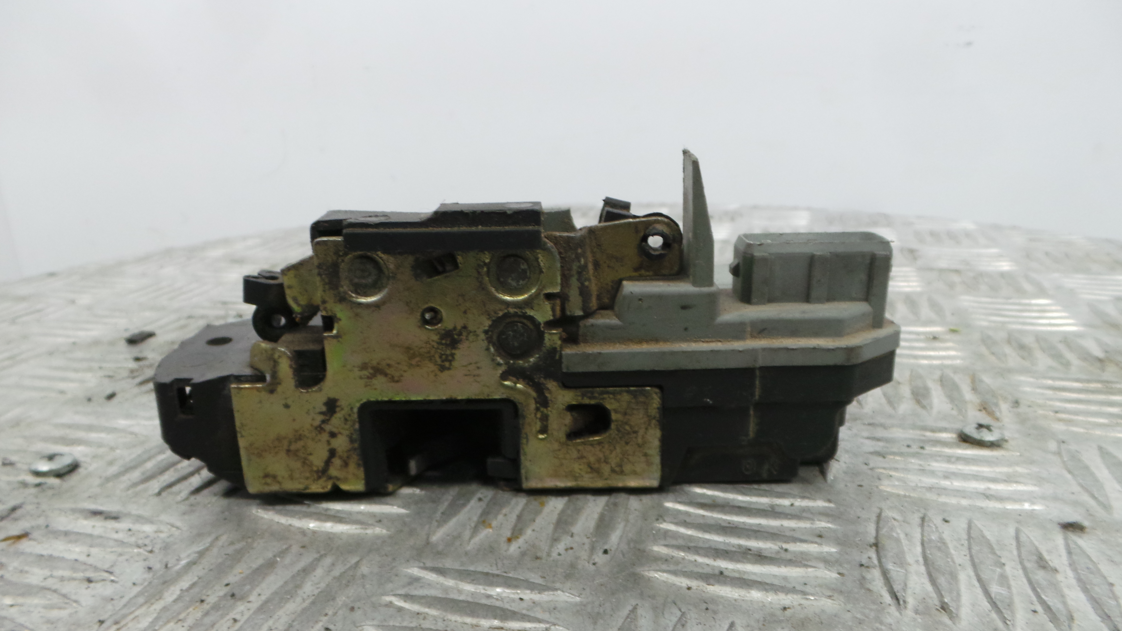 Fecho da Porta Trás Dto 913887 - PEUGEOT 206 Hatchback (2A/C)-36630055 Fecho da Porta Trás Dto 913887 - PEUGEOT 206 Hatchback (2A/C)-36630055