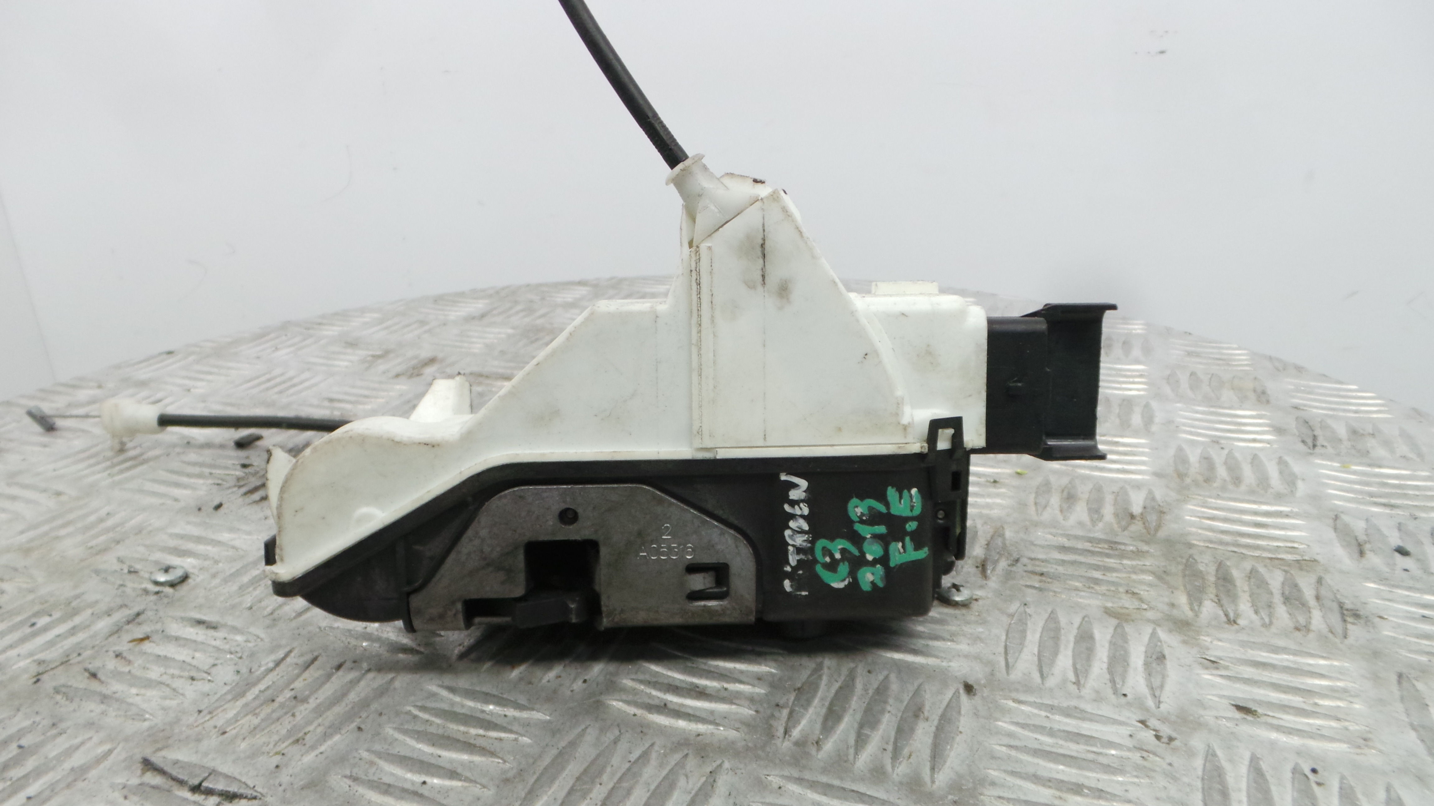 Fecho da Porta Frente Esq PSA006244 - CITROËN C3 II (SC_)-36630058