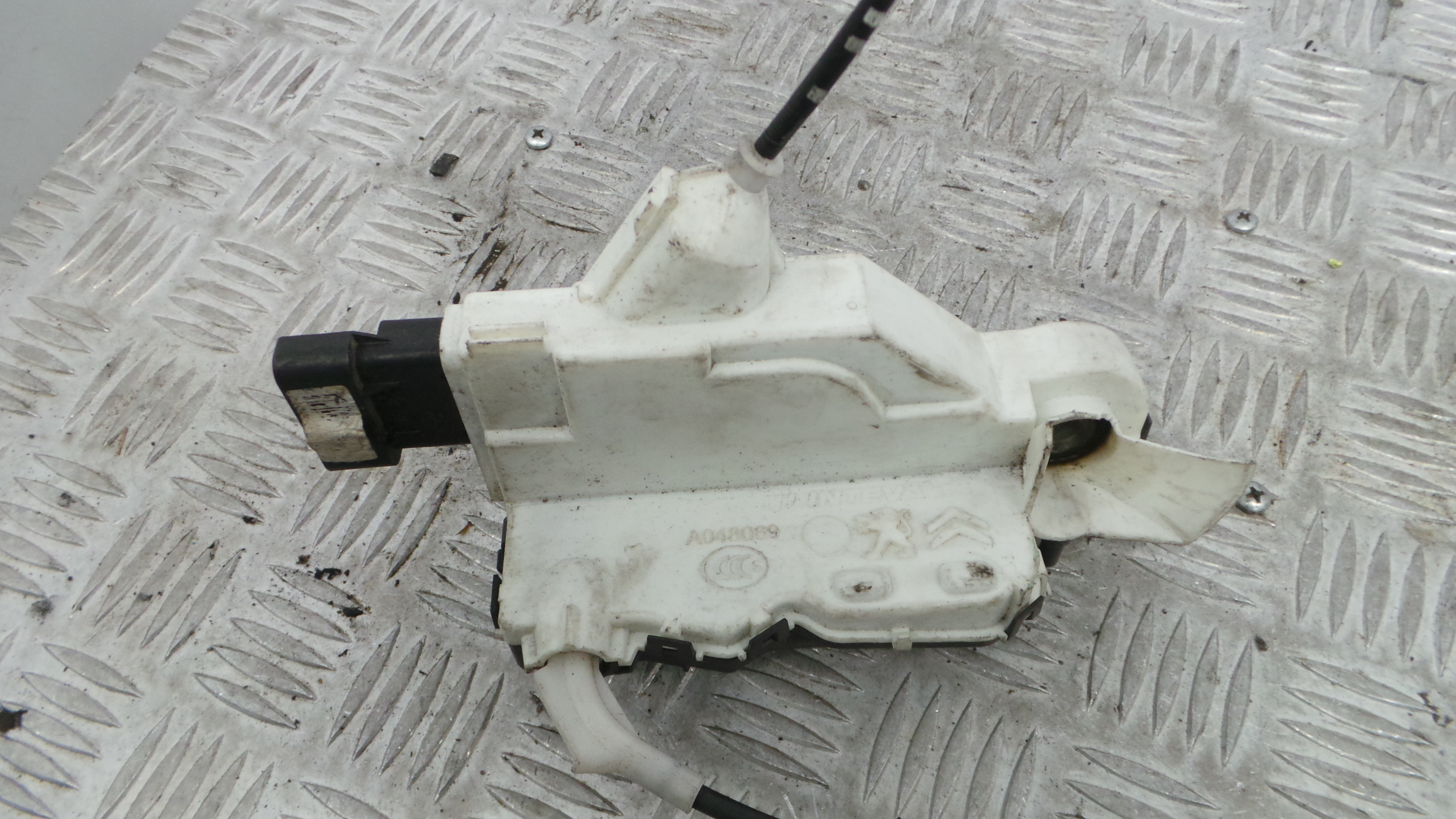 Fecho da Porta Frente Esq PSA006244 - CITROËN C3 II (SC_)-36630058