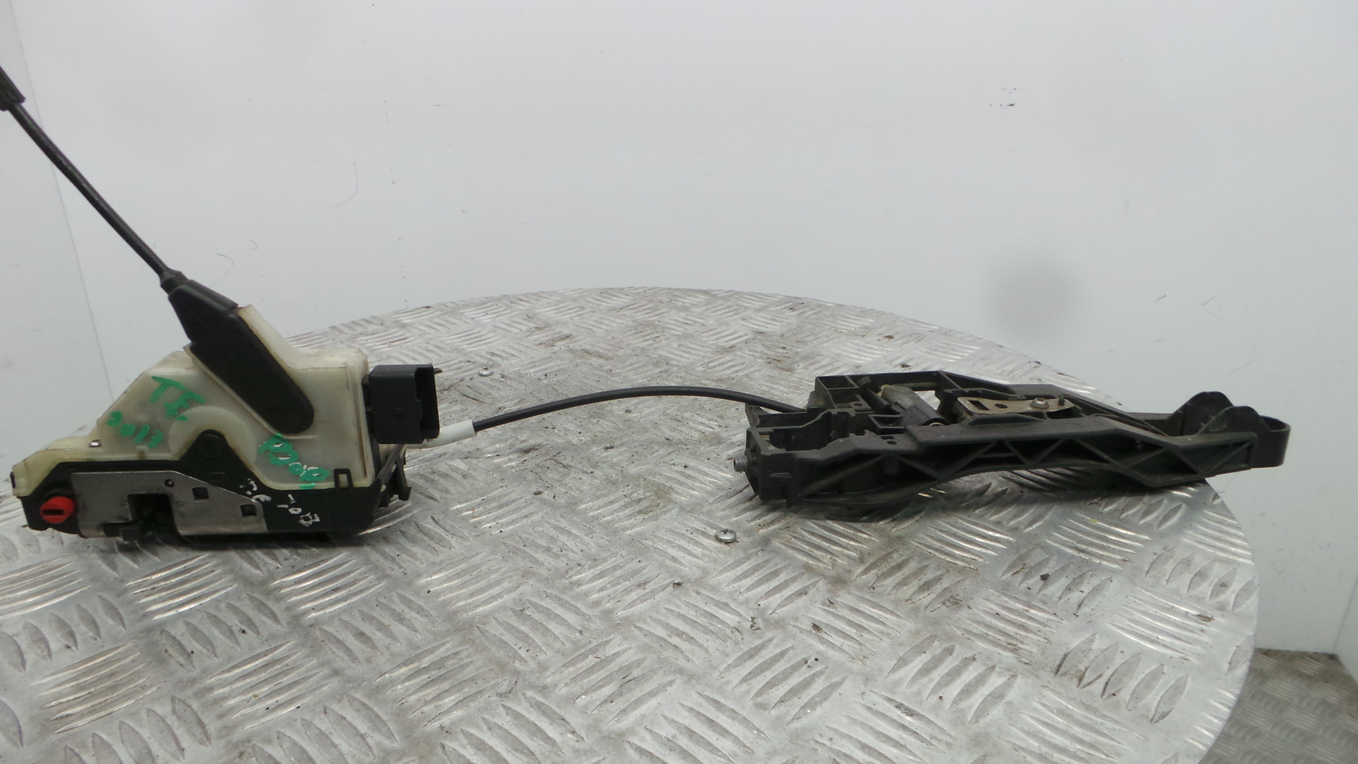 Fecho da Porta Trás Esq 9812501280 - PEUGEOT 208 I (CA_, CC_)-36630066