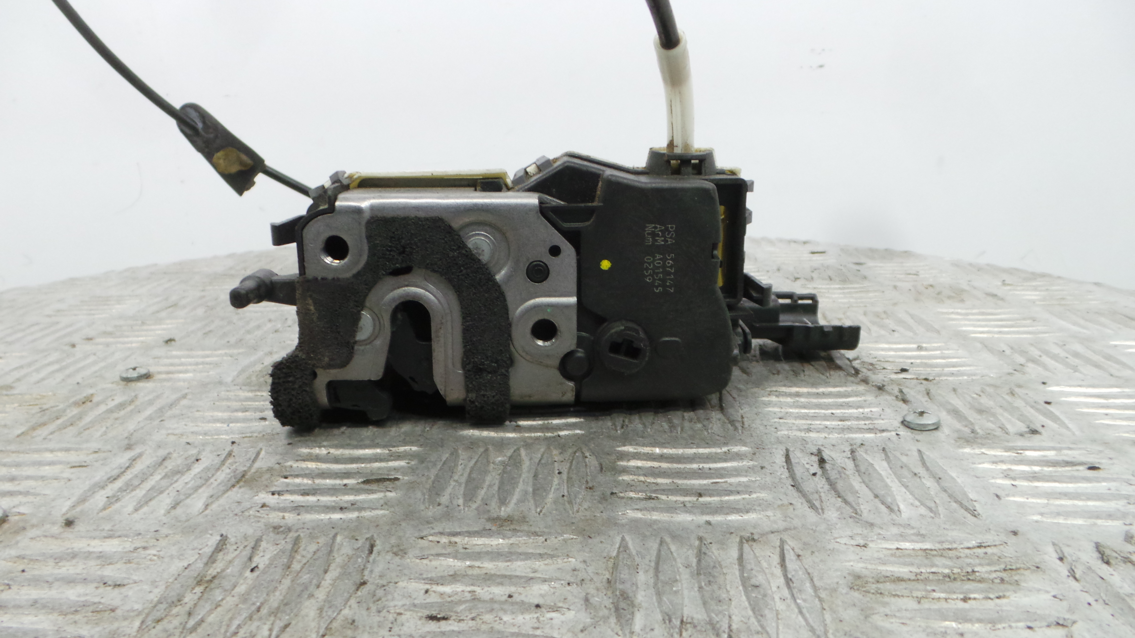 Fecho da Porta Frente Dto PSA567147 - PEUGEOT 308 I (4A_, 4C_)-36630166