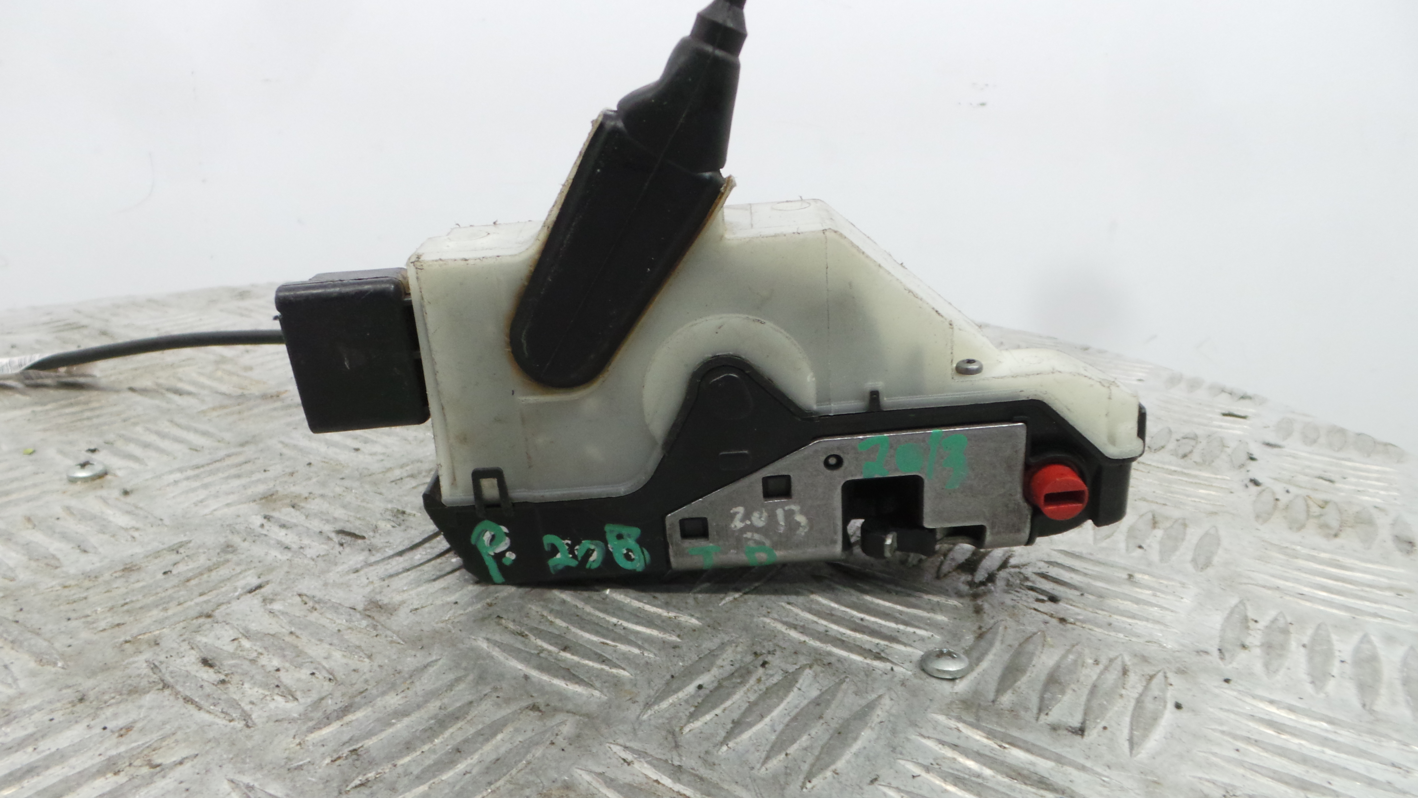 Fecho da Porta Trás Dto 9812501180 - PEUGEOT 208 I (CA_, CC_)-36630181