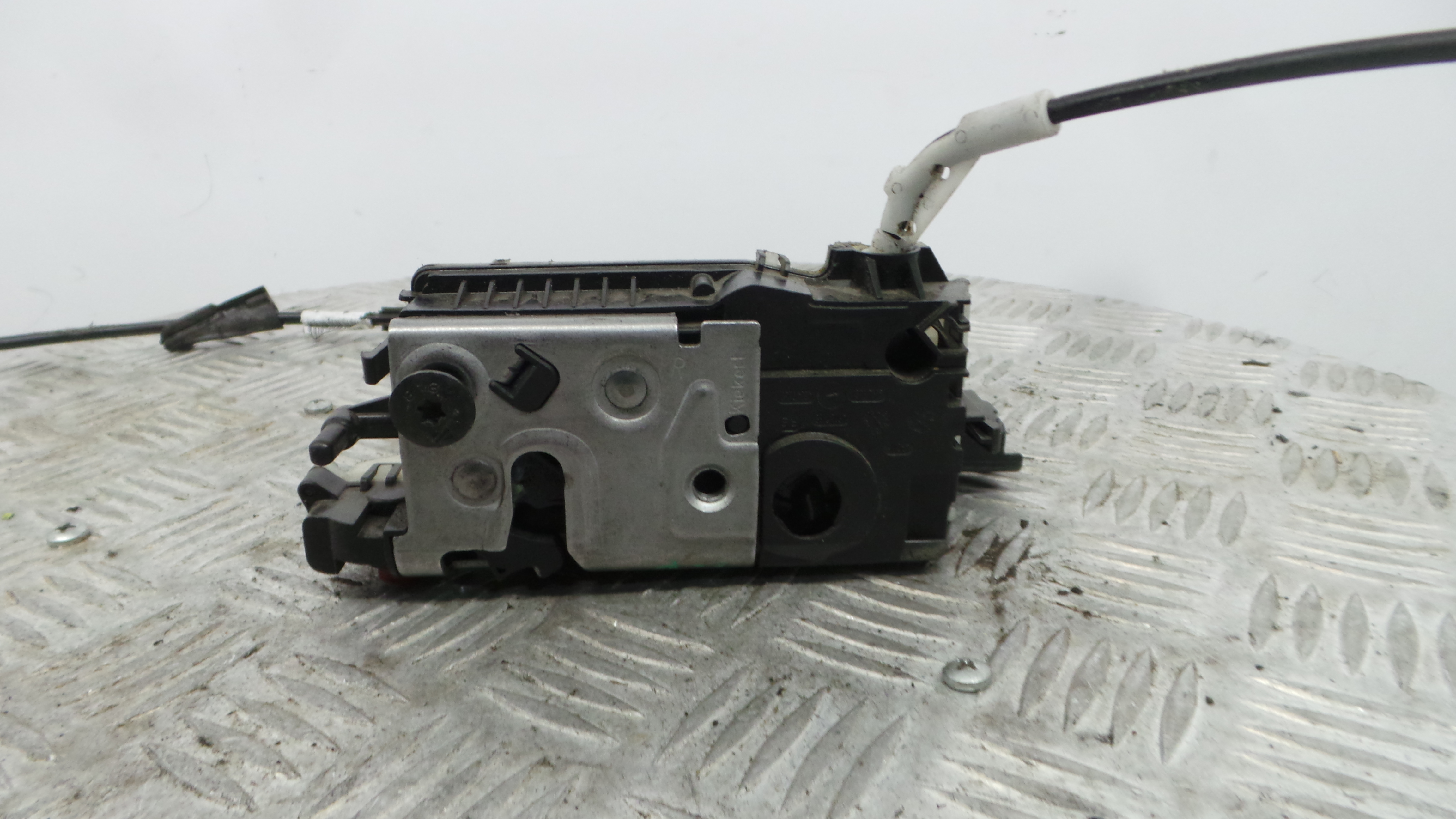 Fecho da Porta Trás Dto 9812501180 - PEUGEOT 208 I (CA_, CC_)-36630181